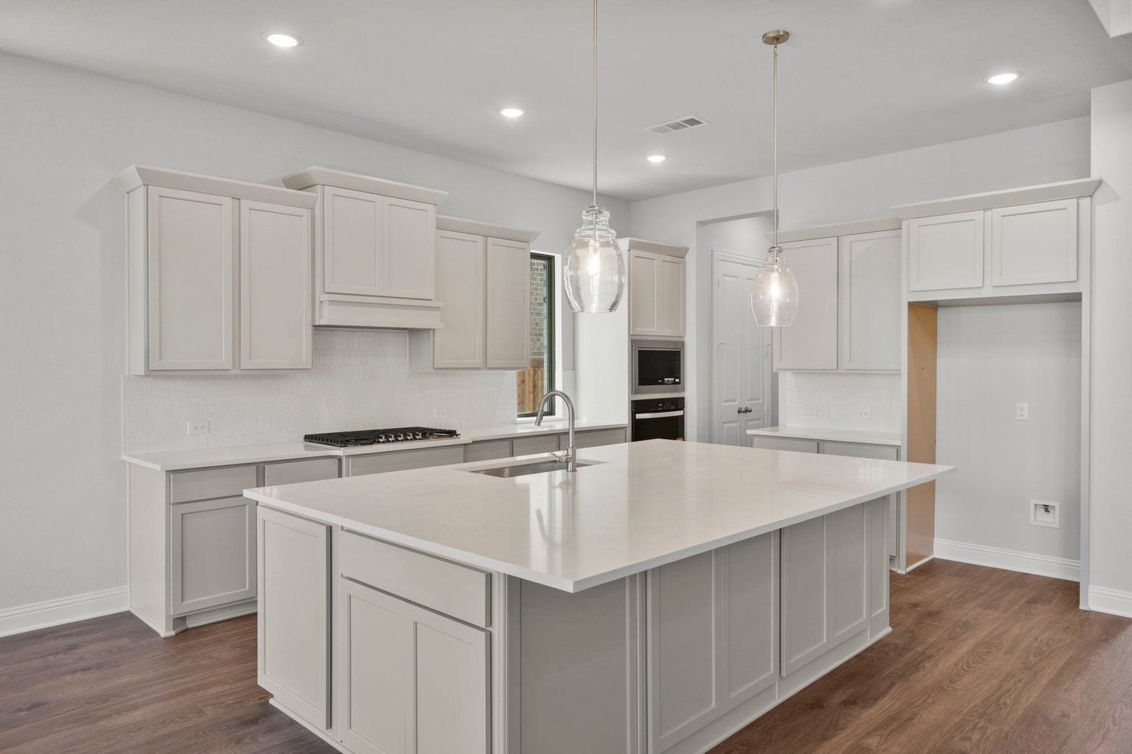 1408 Buttercup Avenue Aubrey TX 76227