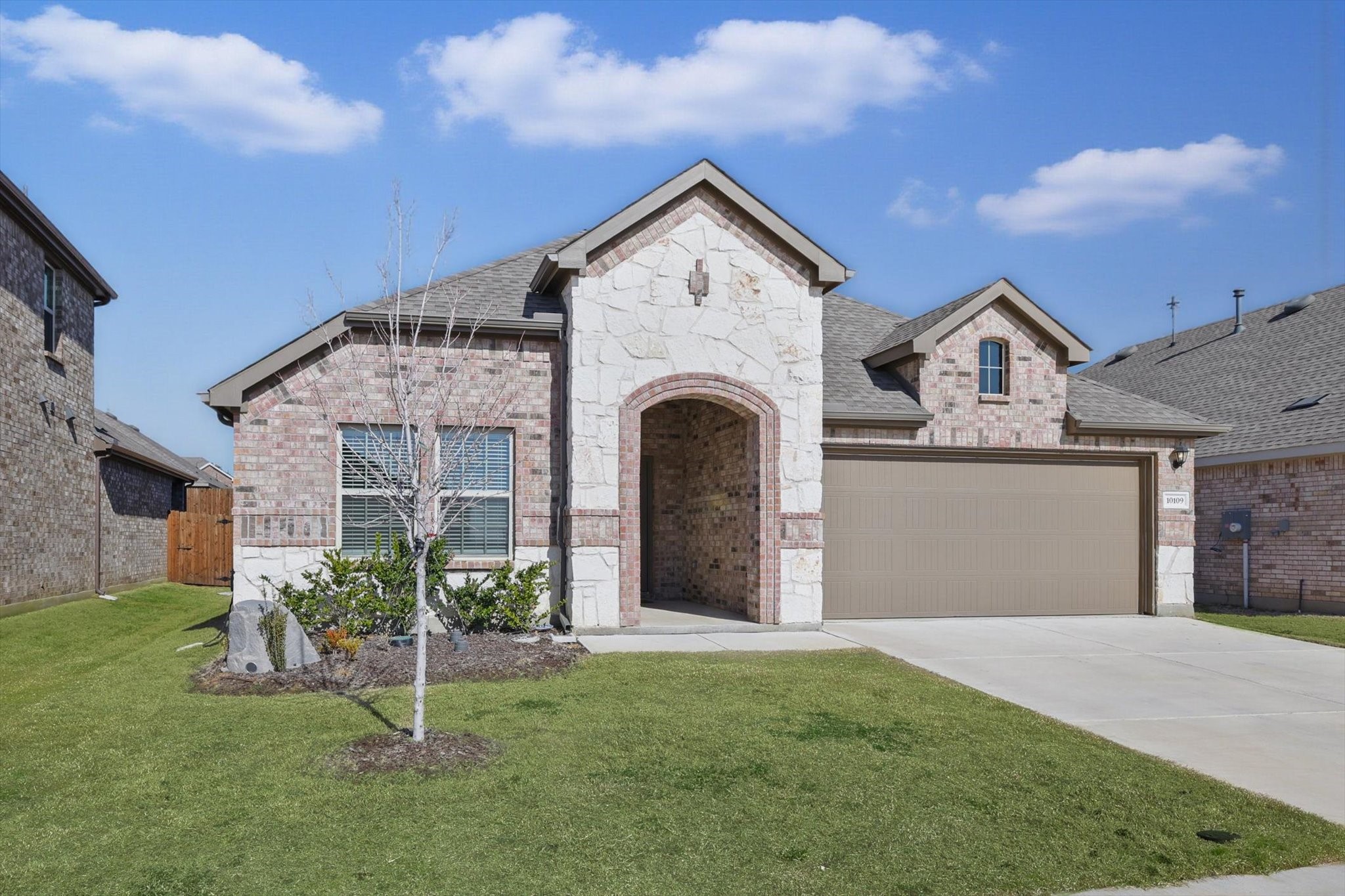 10109 Plumlee Lane Aubrey TX 76227