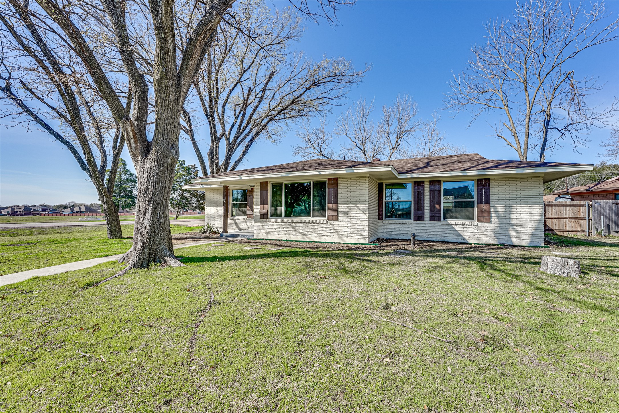 1400 Country Club Road Ennis TX 75119