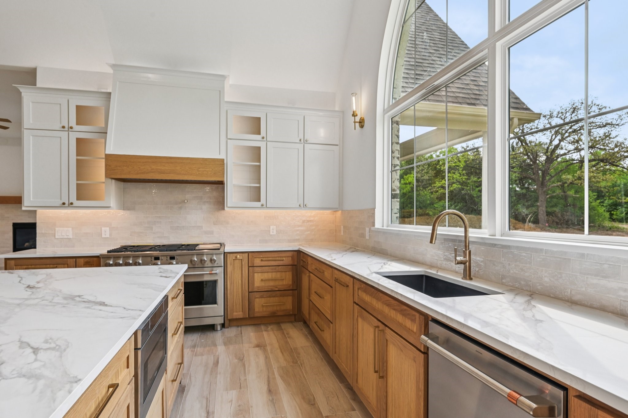 1716 Private Burleson TX 76028