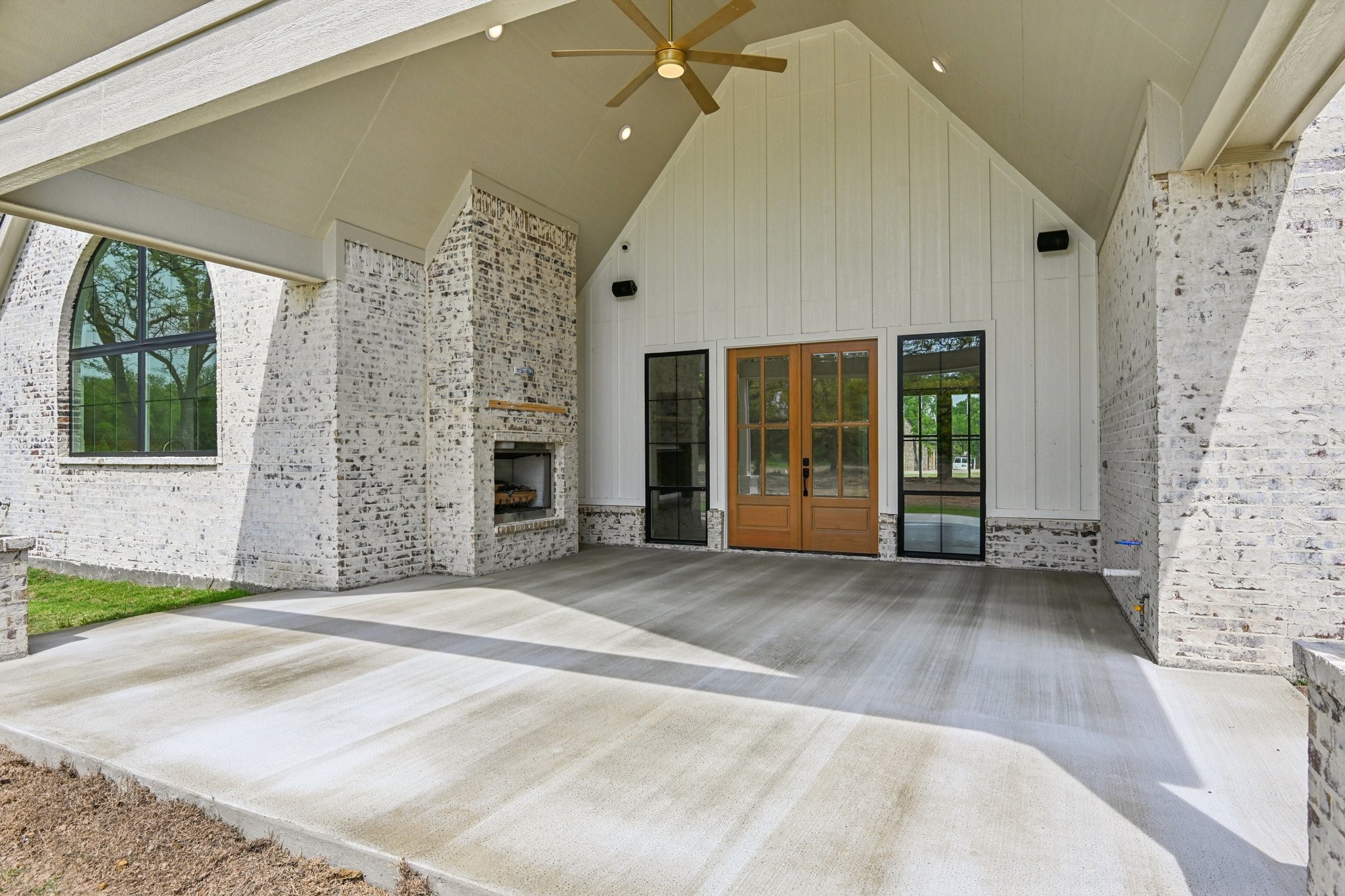 1716 Private Burleson TX 76028