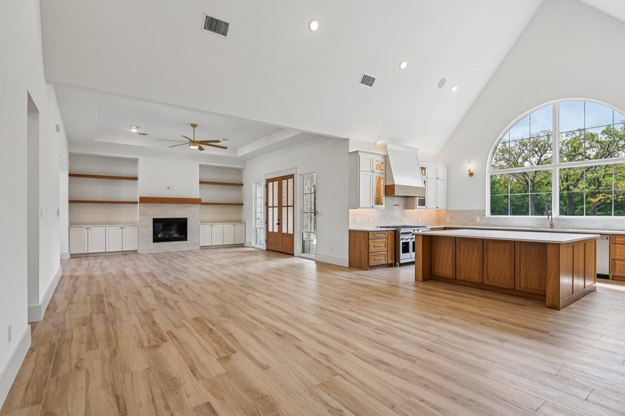 1716 Private Burleson TX 76028