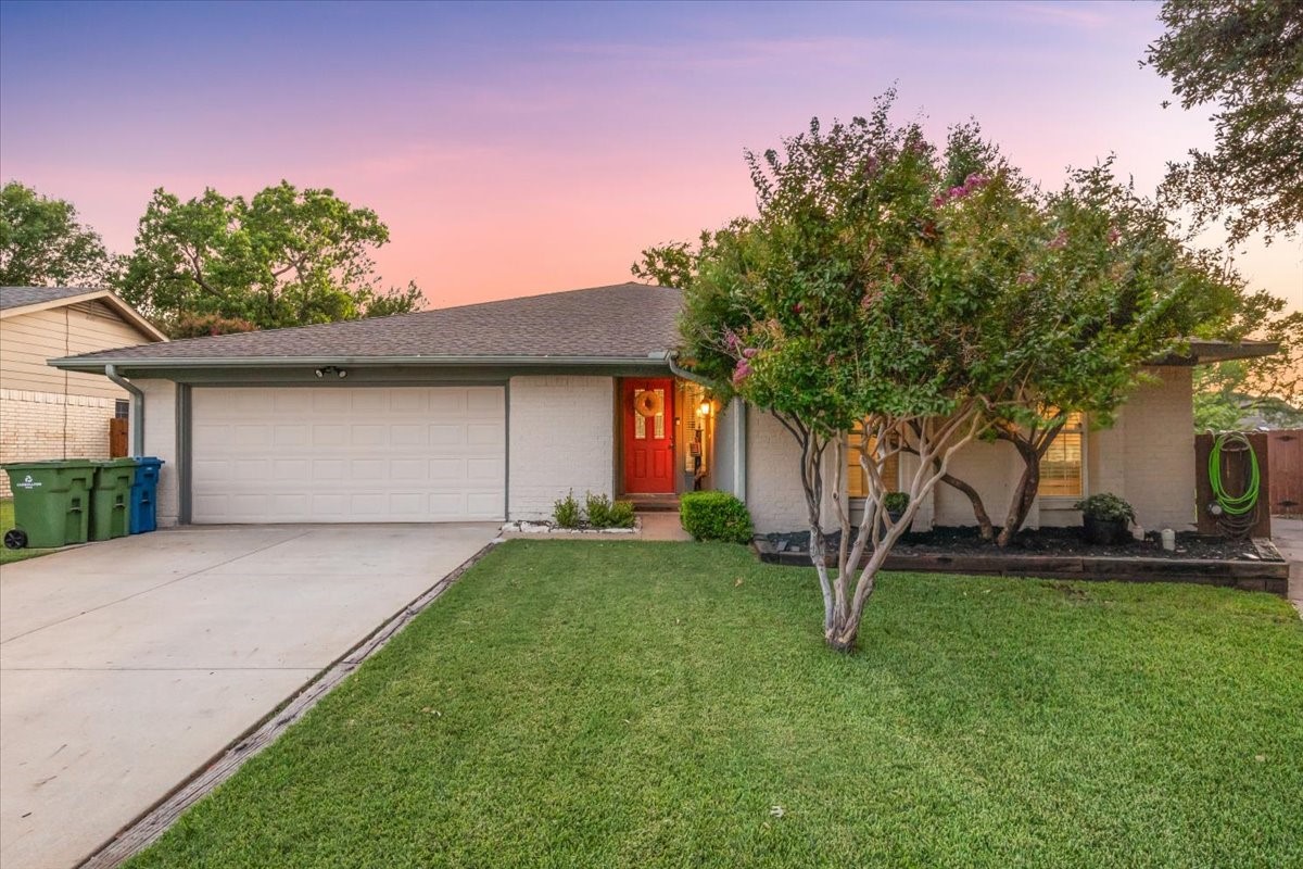 2504 Via Avenida Carrollton TX 75006