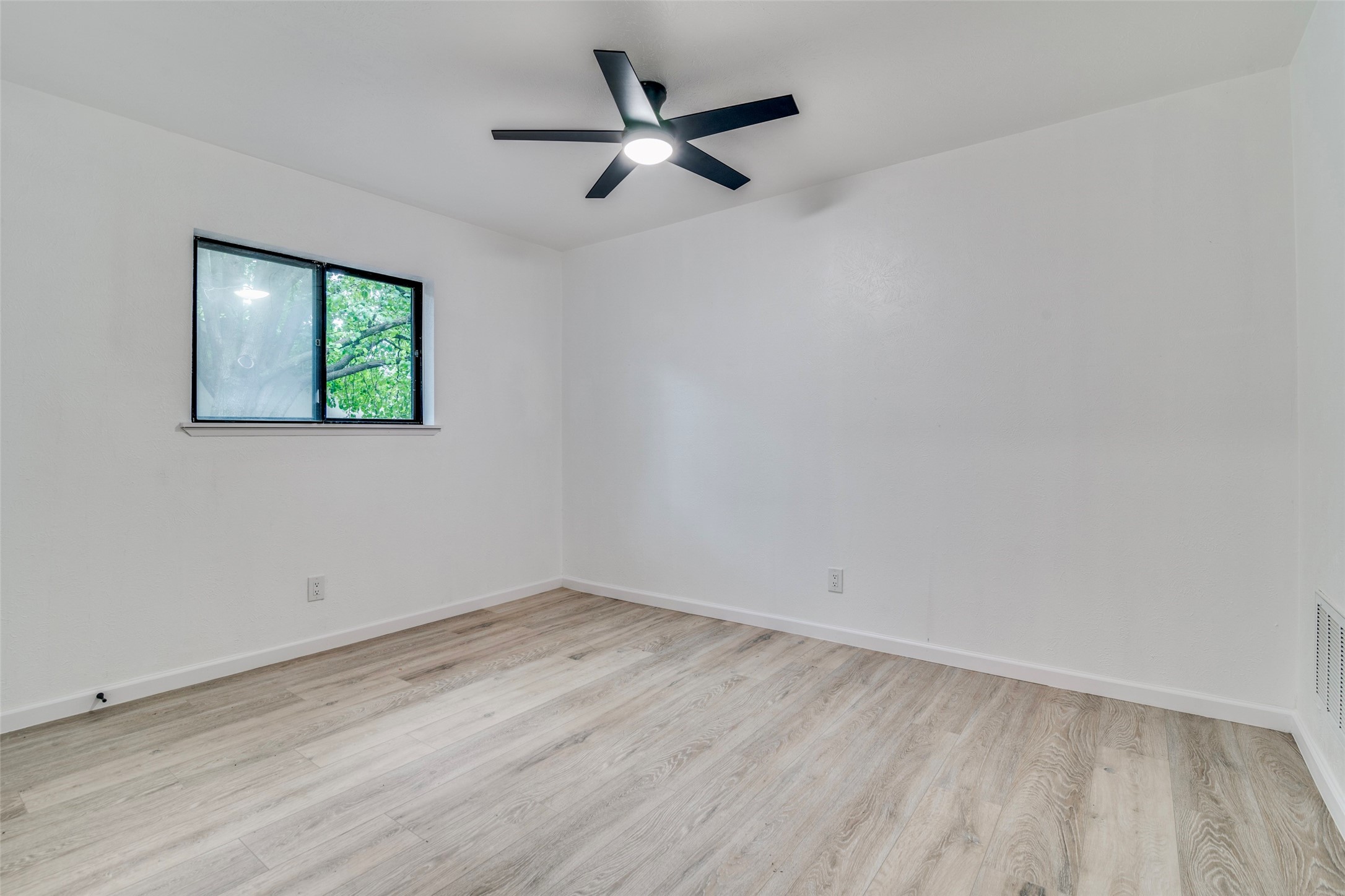 6401 Gate Ridge Circle Garland TX 75043