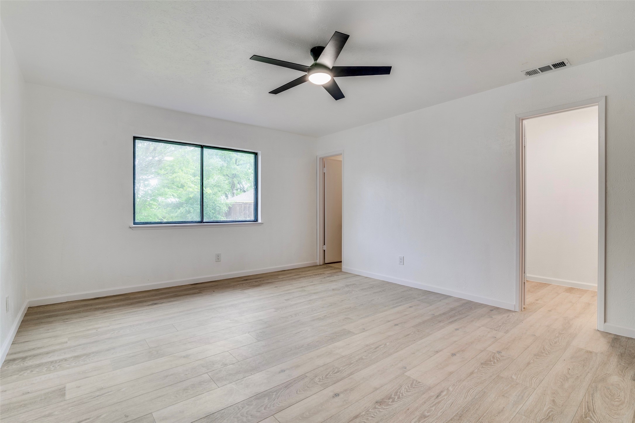 6401 Gate Ridge Circle Garland TX 75043
