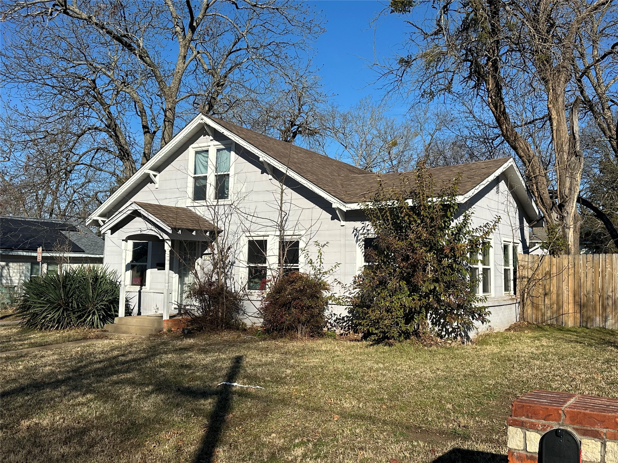 1203 E Jones Street Sherman TX 75090