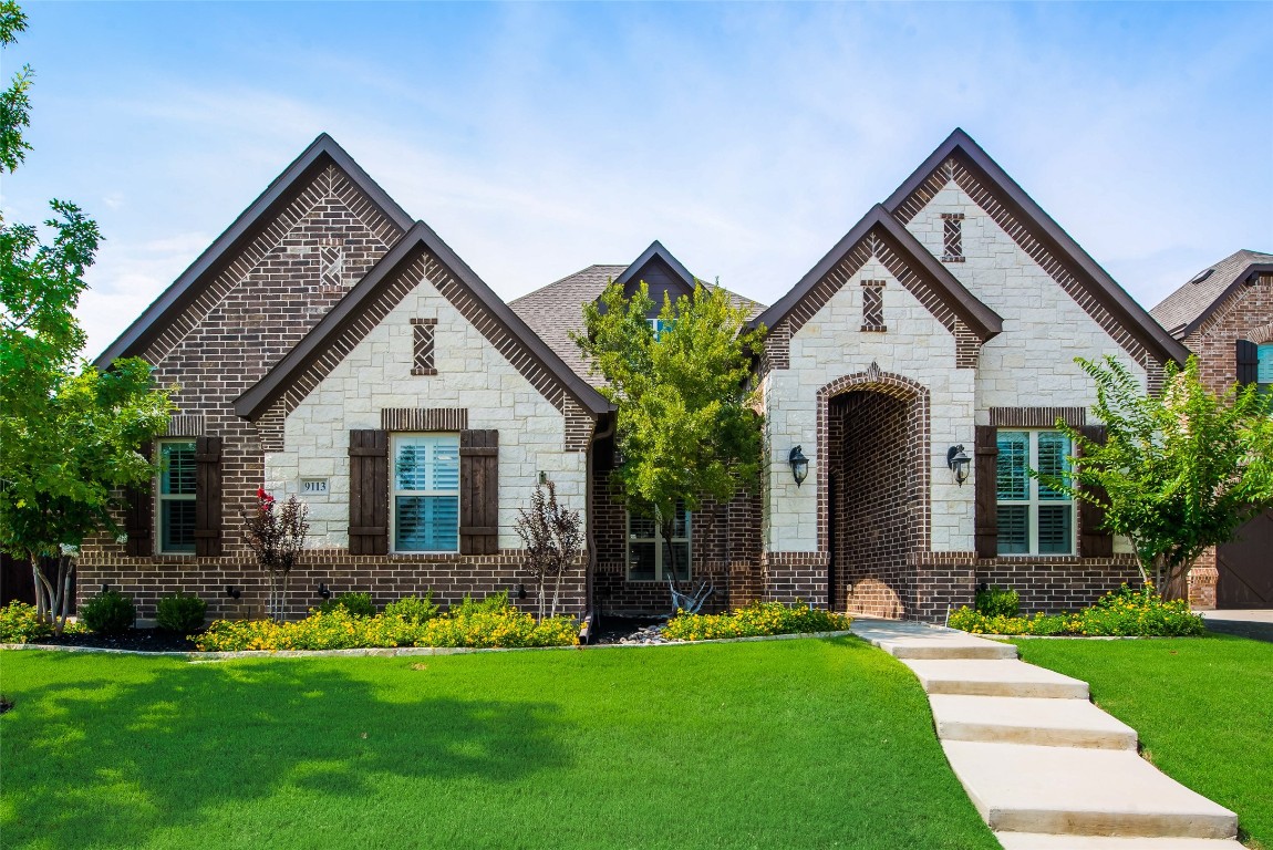 9113 Glendara Drive North Richland Hills TX 76182