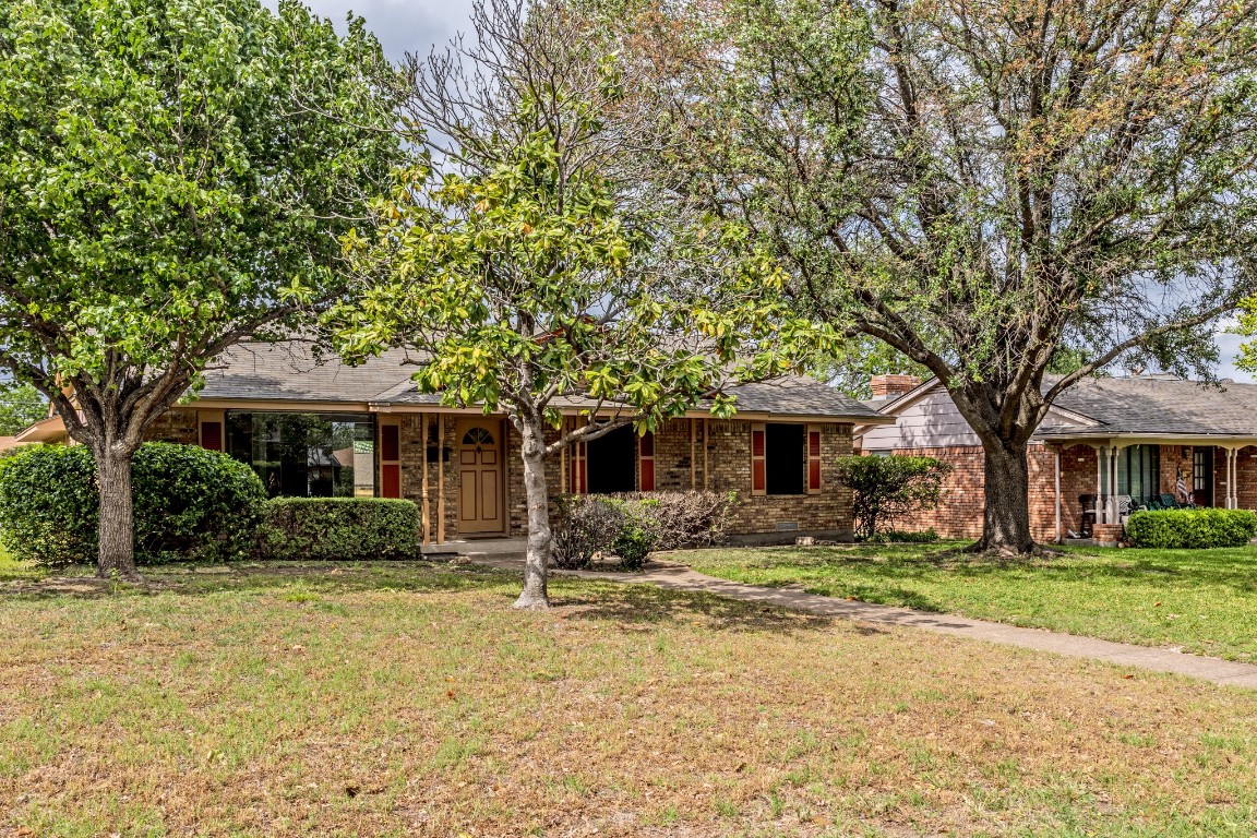 1643 Shady Glen Lane Dallas TX 75232