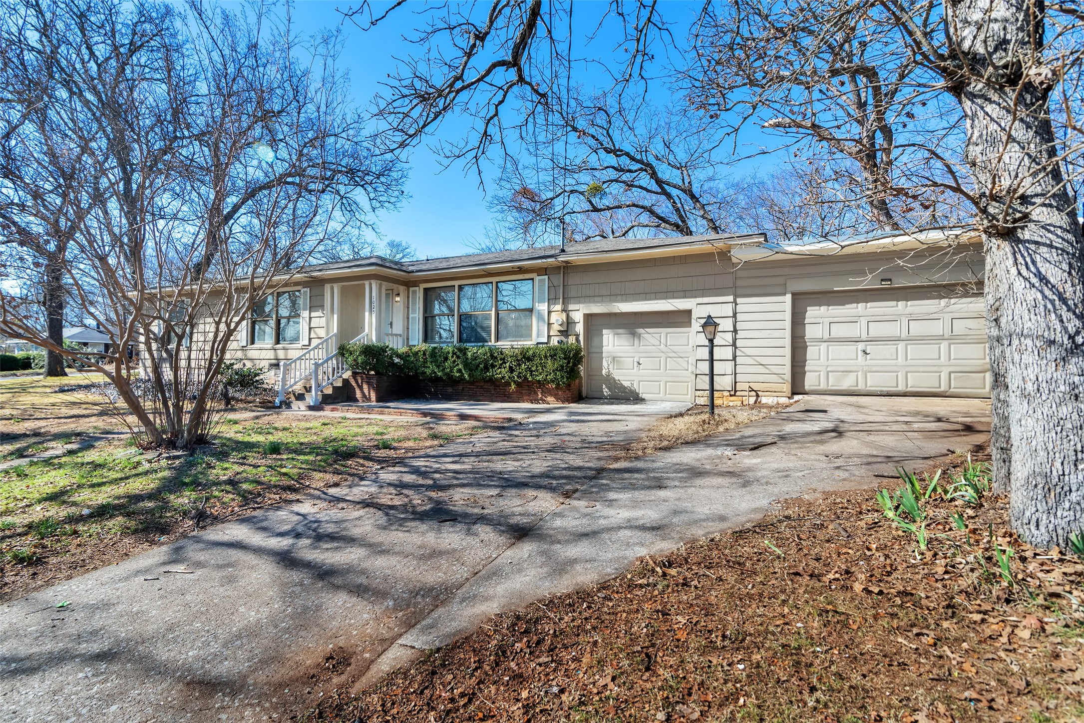 1025 S Maurice Avenue Denison TX 75020