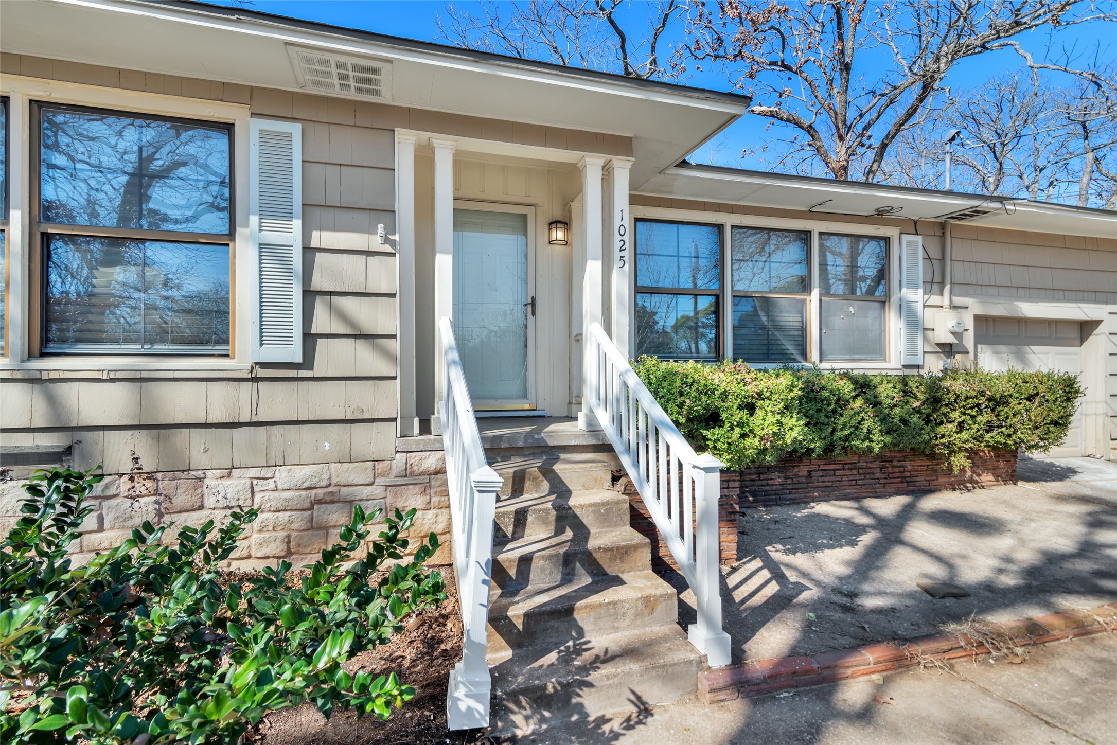 1025 S Maurice Avenue Denison TX 75020