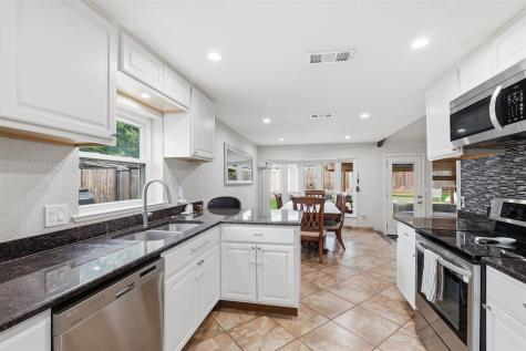 1104 Monterrey Street Bedford TX 76022