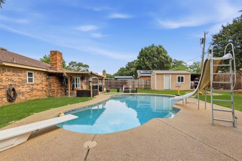 1104 Monterrey Street Bedford TX 76022