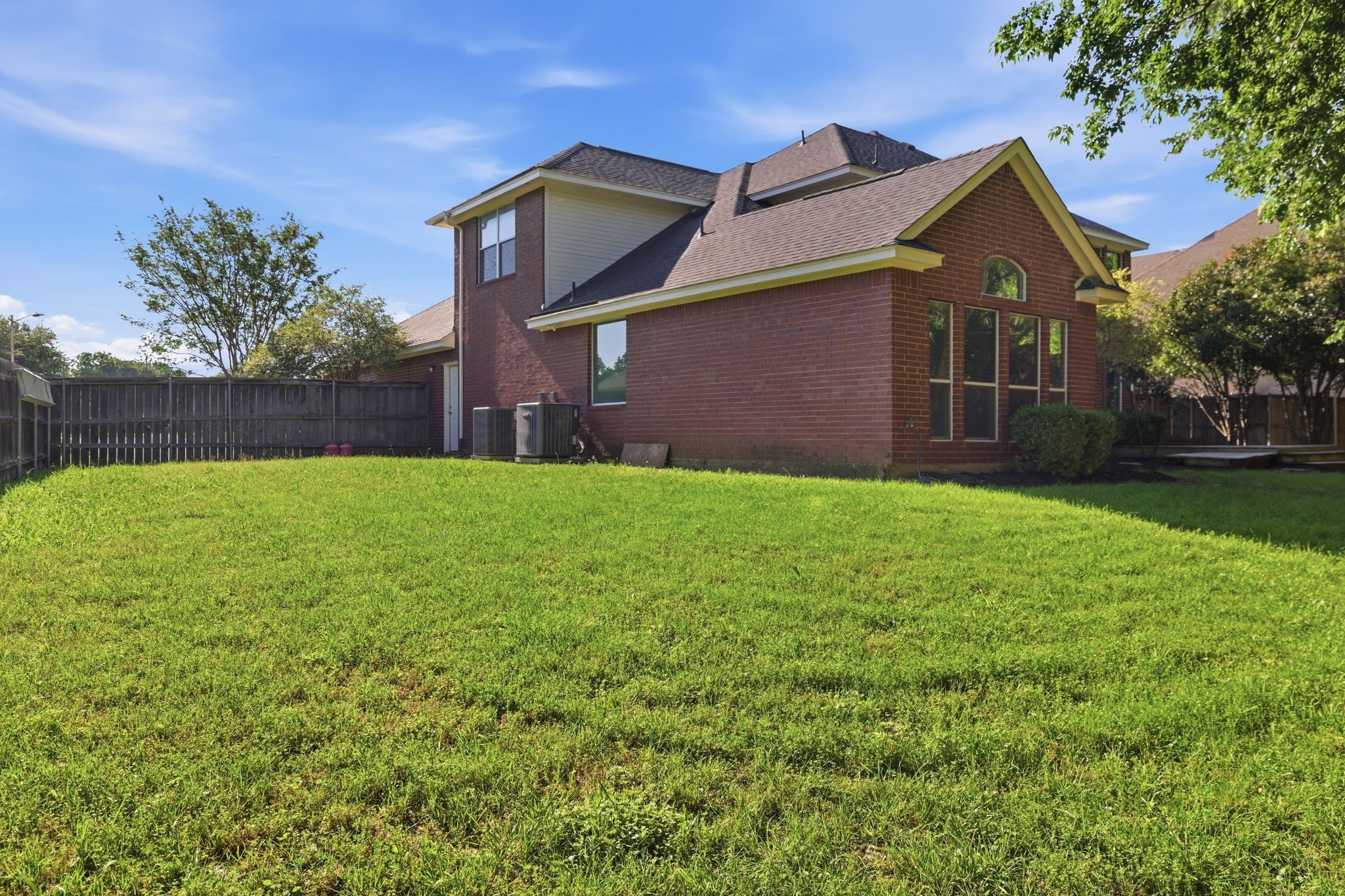7000 Winthorp Drive Arlington TX 76001