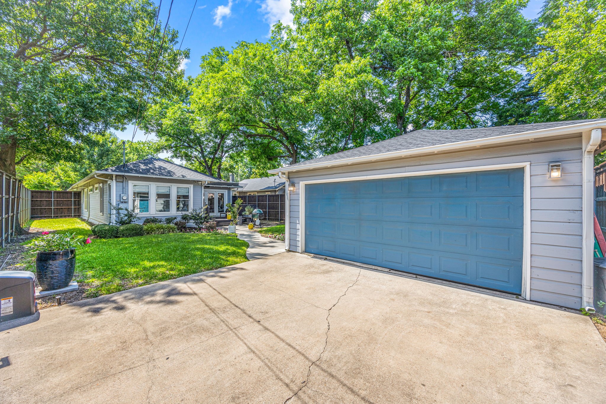 900 N Clinton Avenue Dallas TX 75208