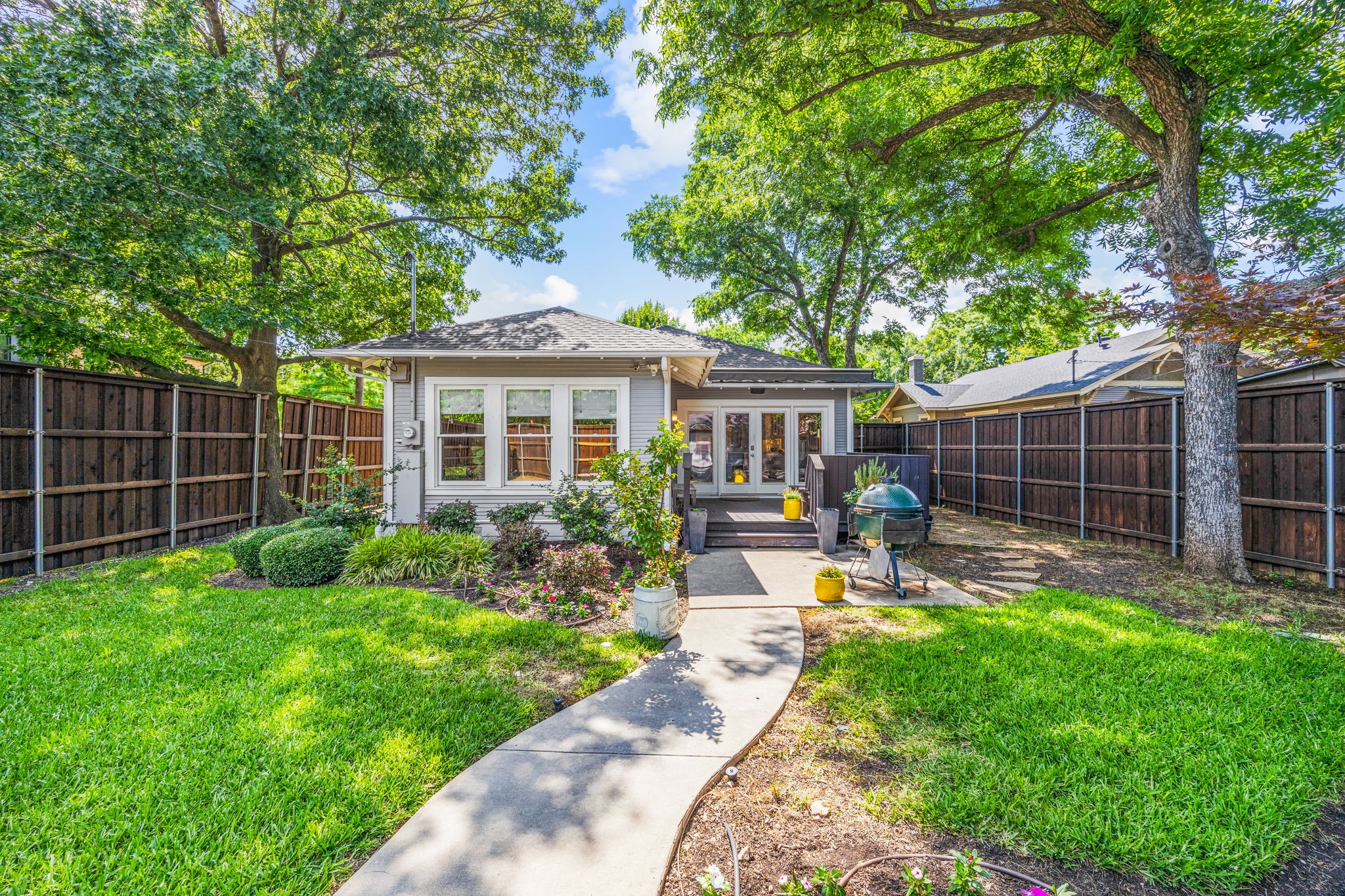 900 N Clinton Avenue Dallas TX 75208