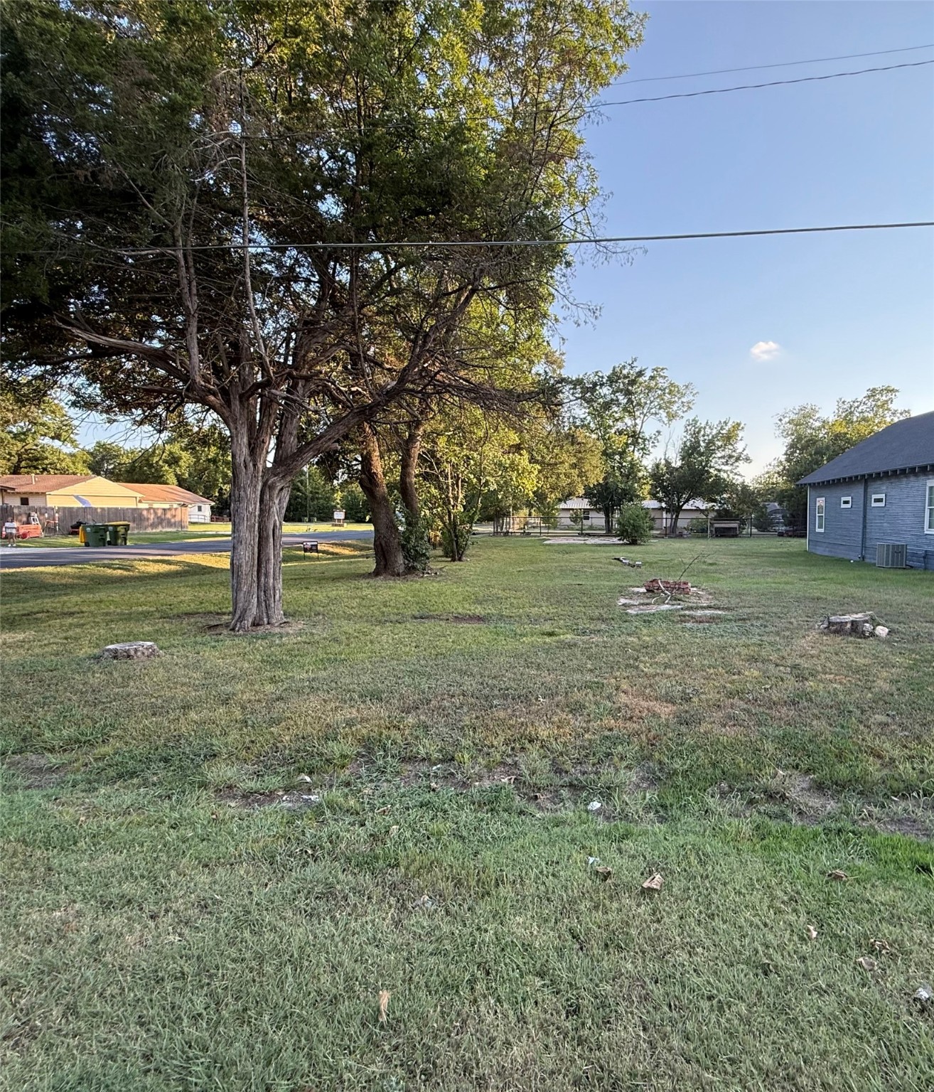 123 E State Groesbeck TX 76642