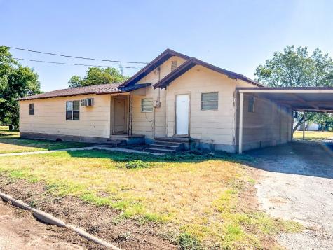 920 N 3rd Avenue Munday TX 76371