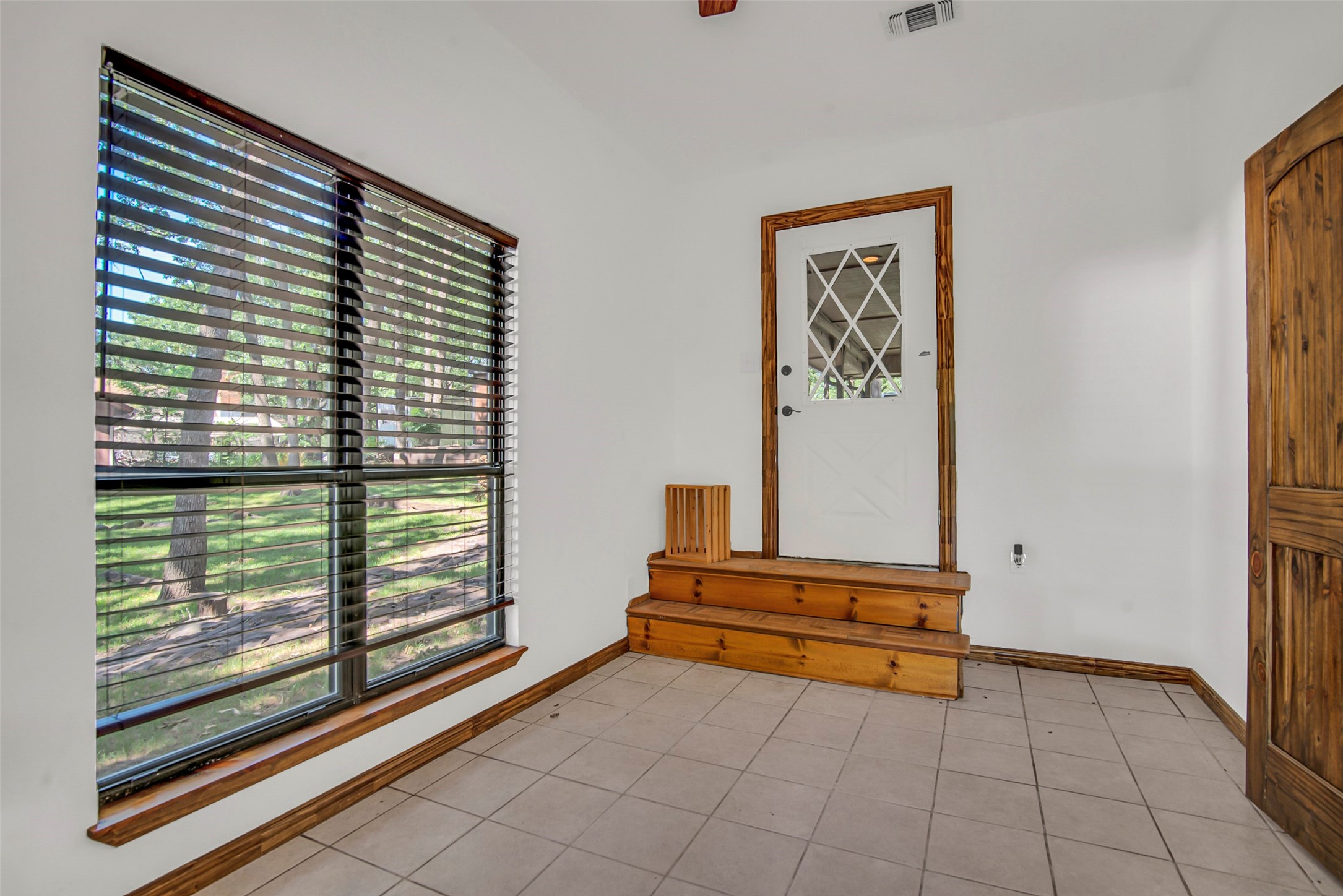 566 Stagecoach Trail Denison TX 75021