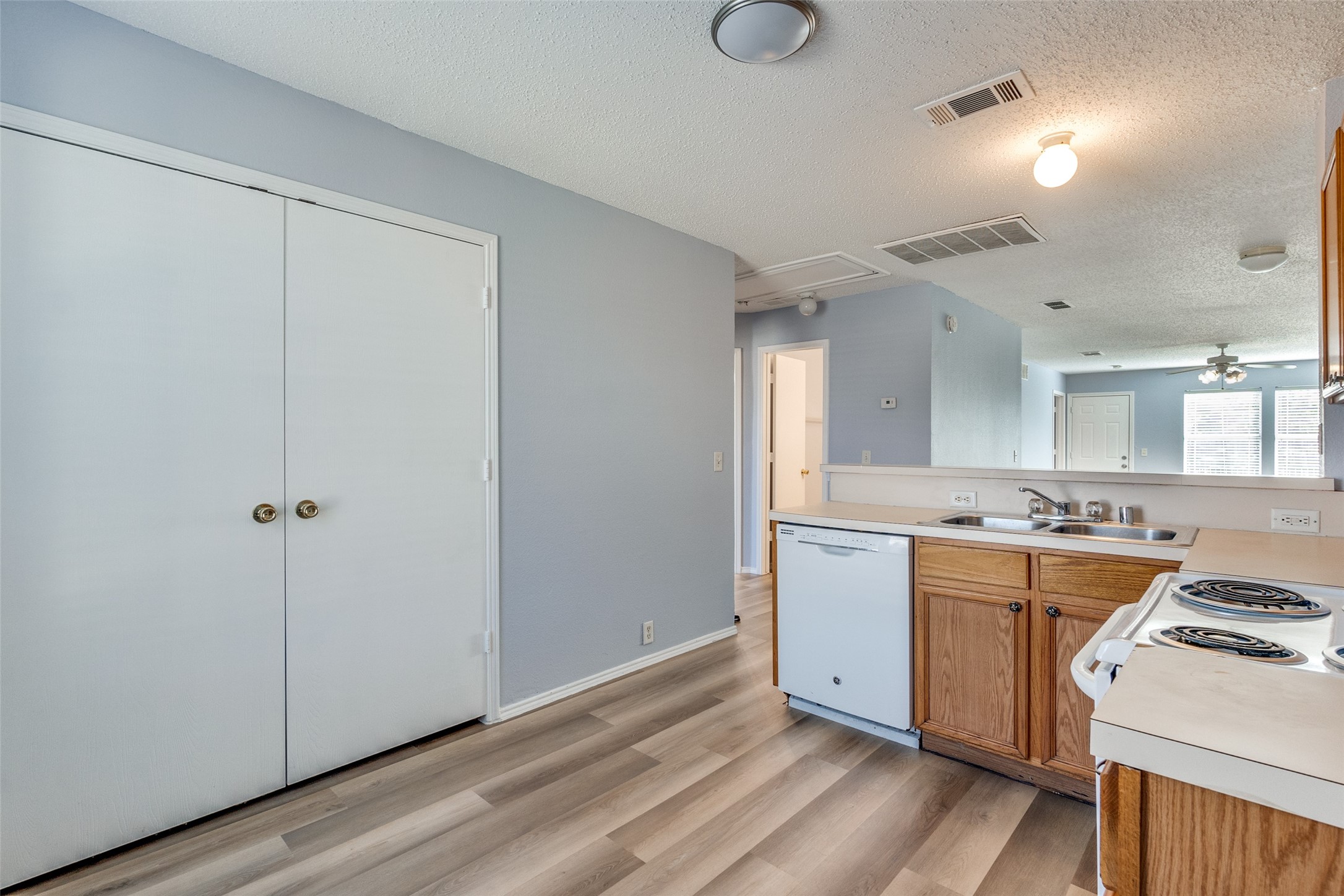 1338 Hardned Lane Dallas TX 75217