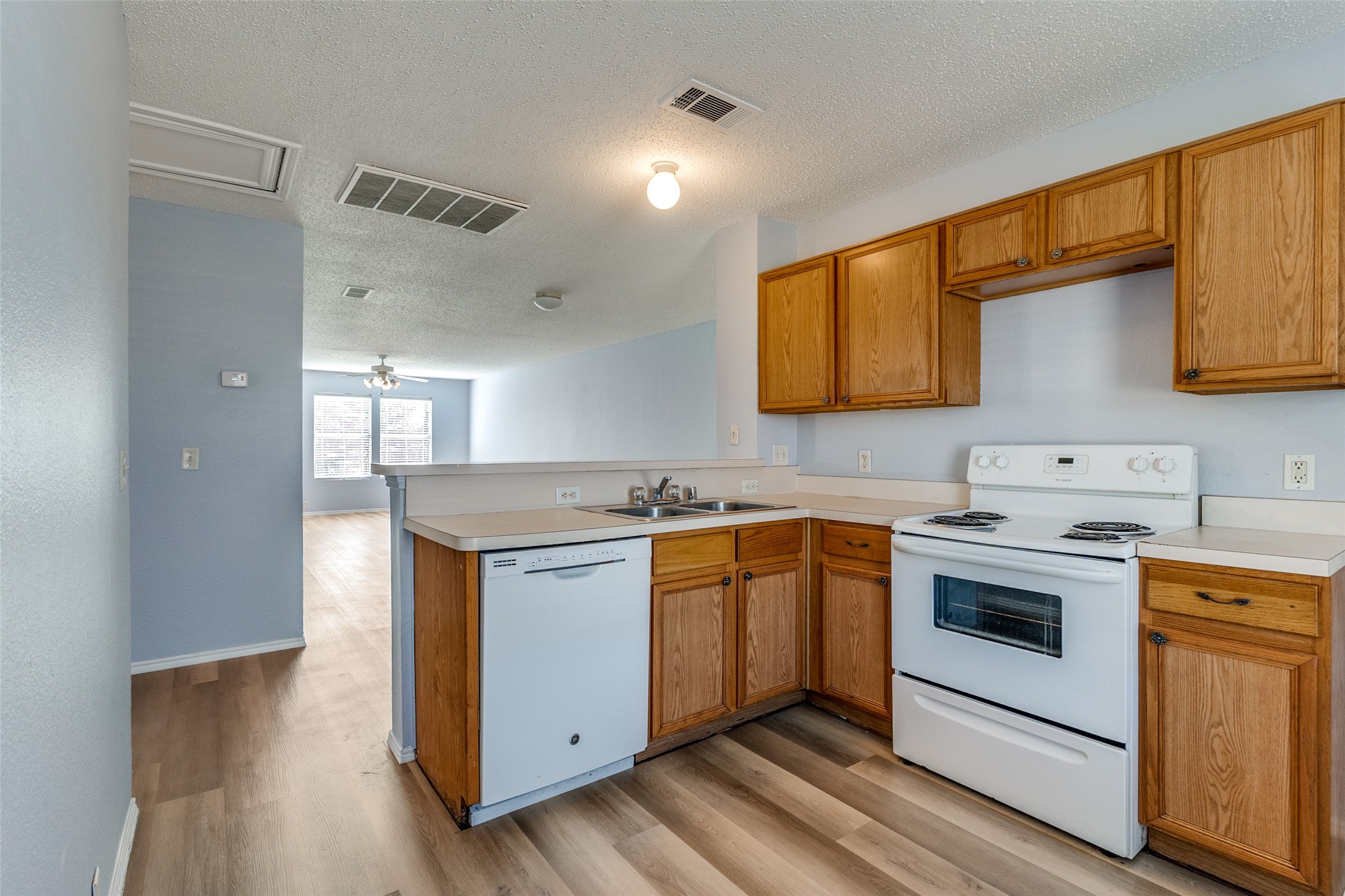 1338 Hardned Lane Dallas TX 75217