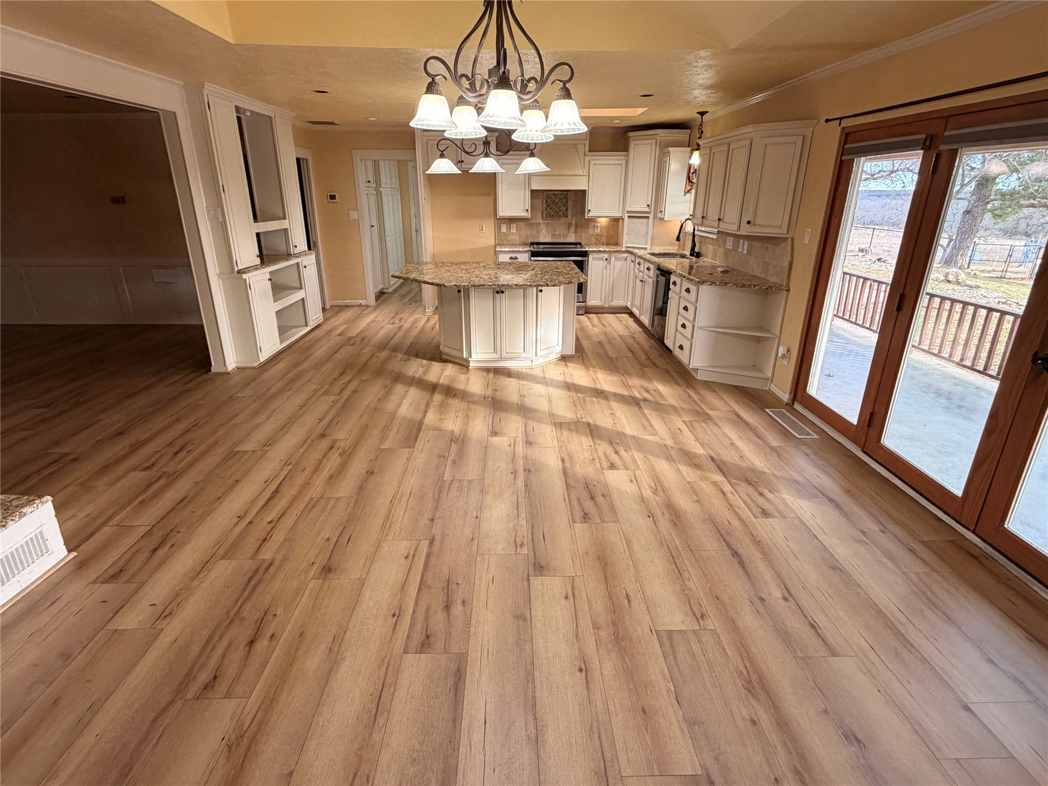 1010 W Moss Street Eastland TX 76448