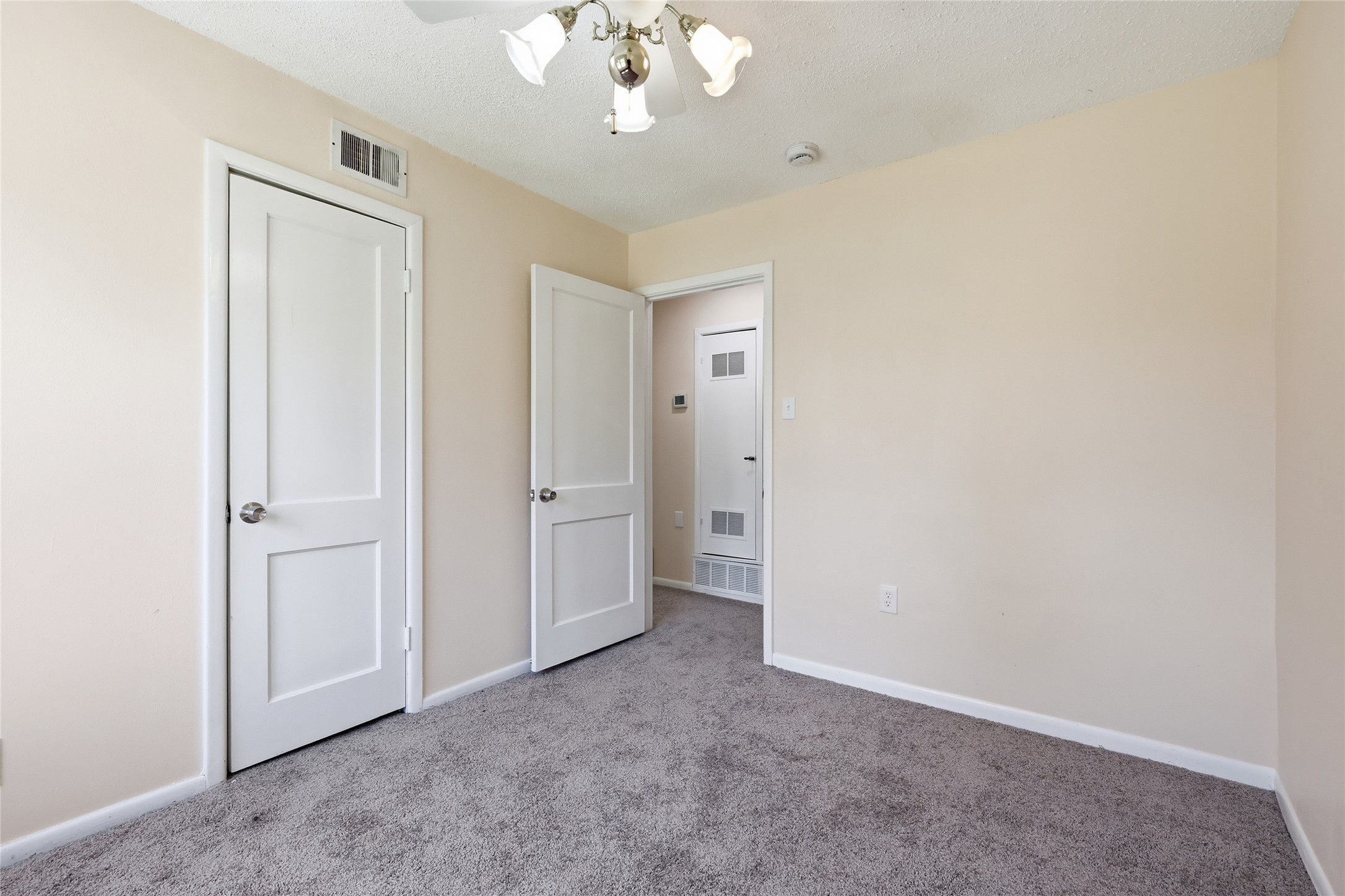 807 Highland Drive Arlington TX 76010