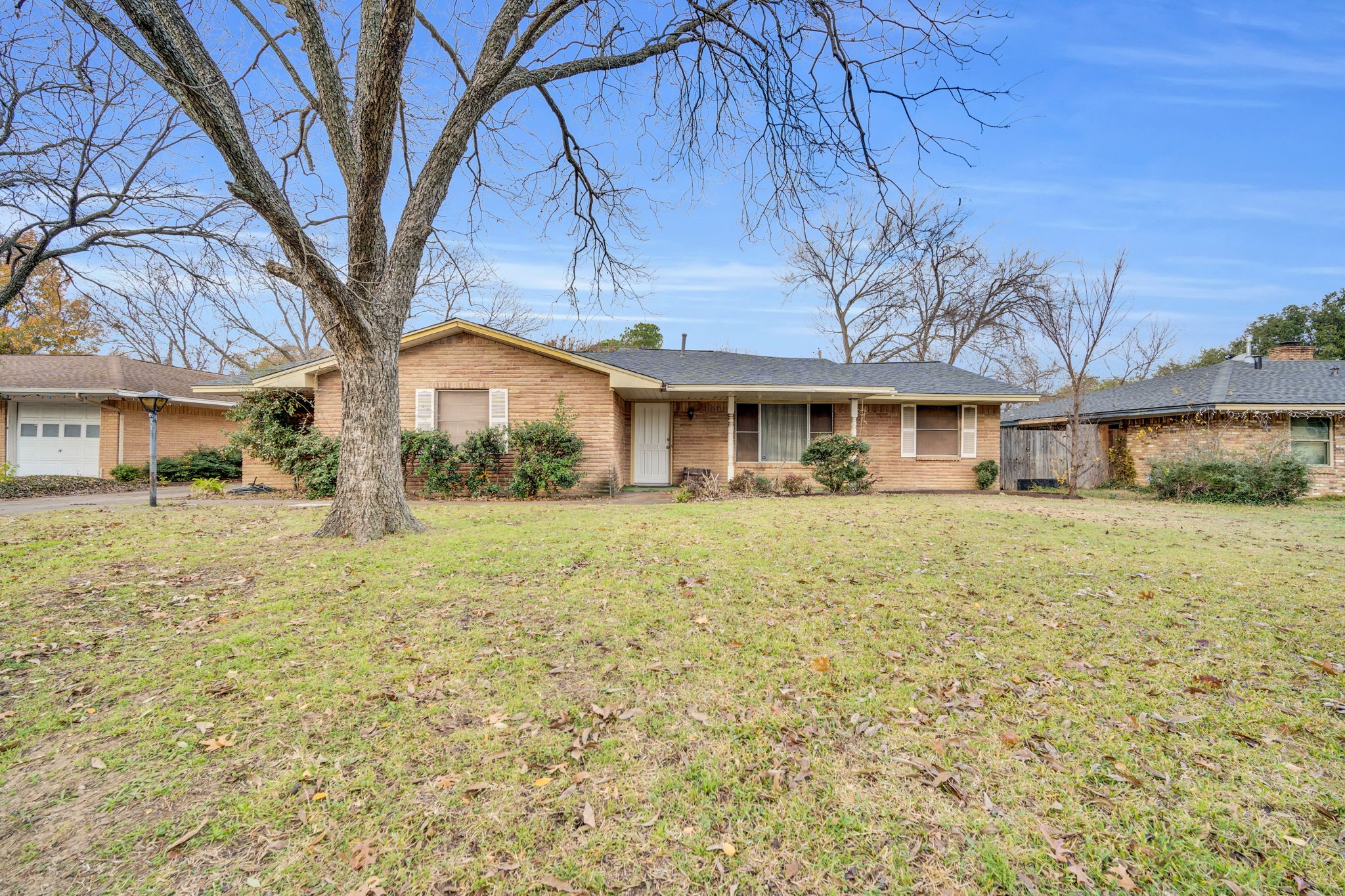 1320 Apache Street Arlington TX 76012