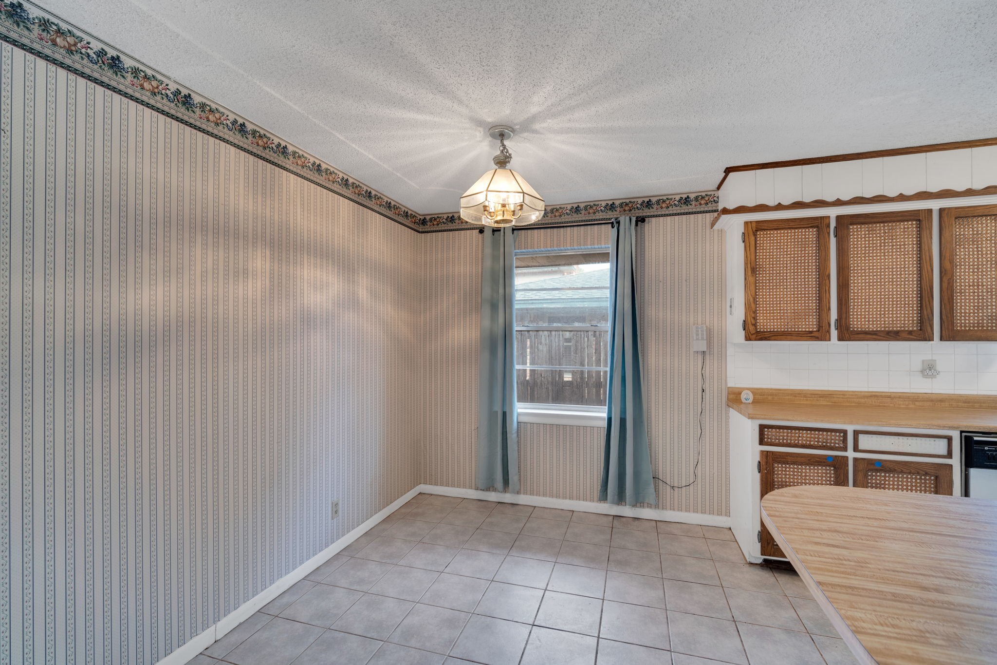 1320 Apache Street Arlington TX 76012
