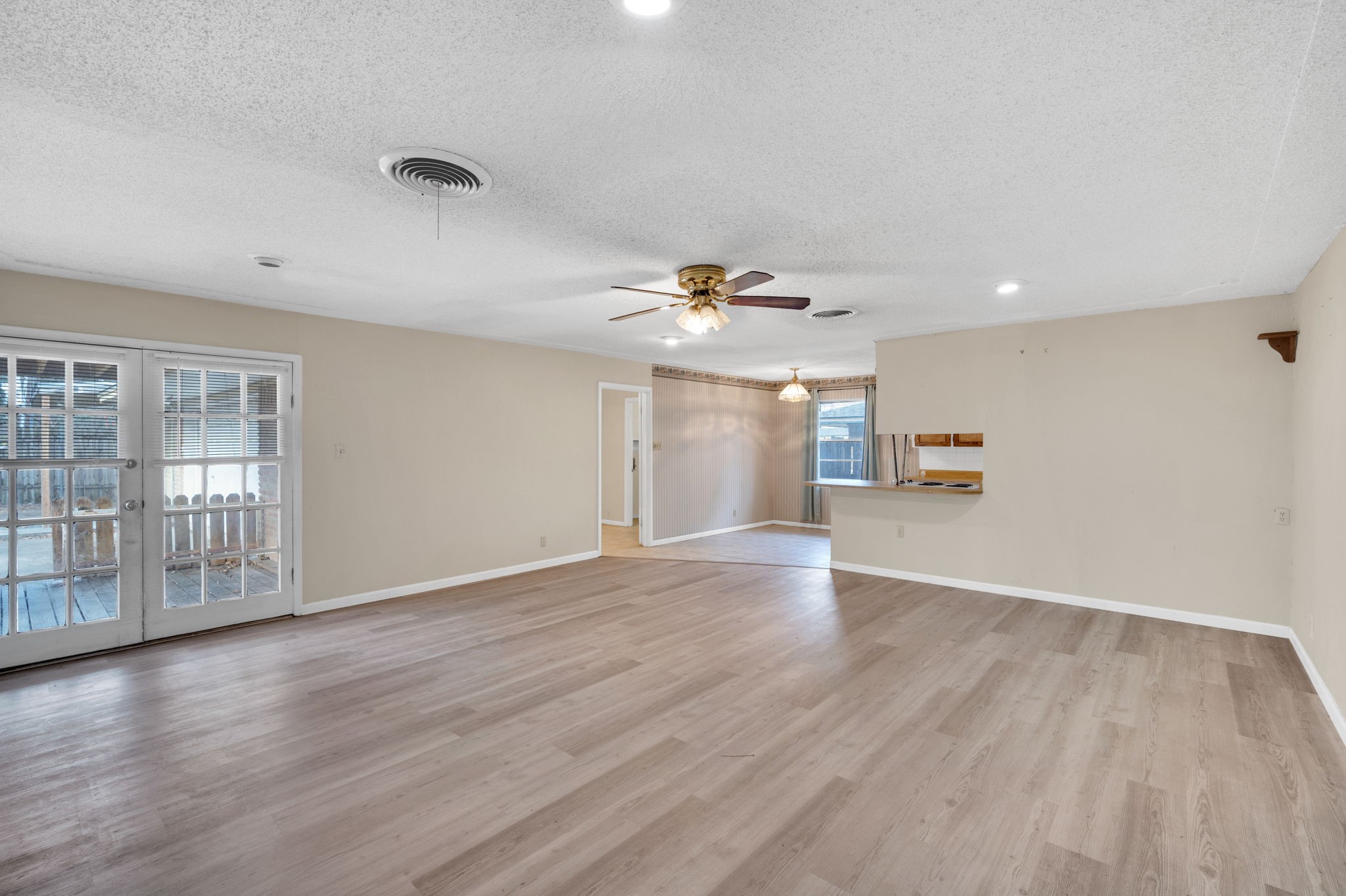 1320 Apache Street Arlington TX 76012
