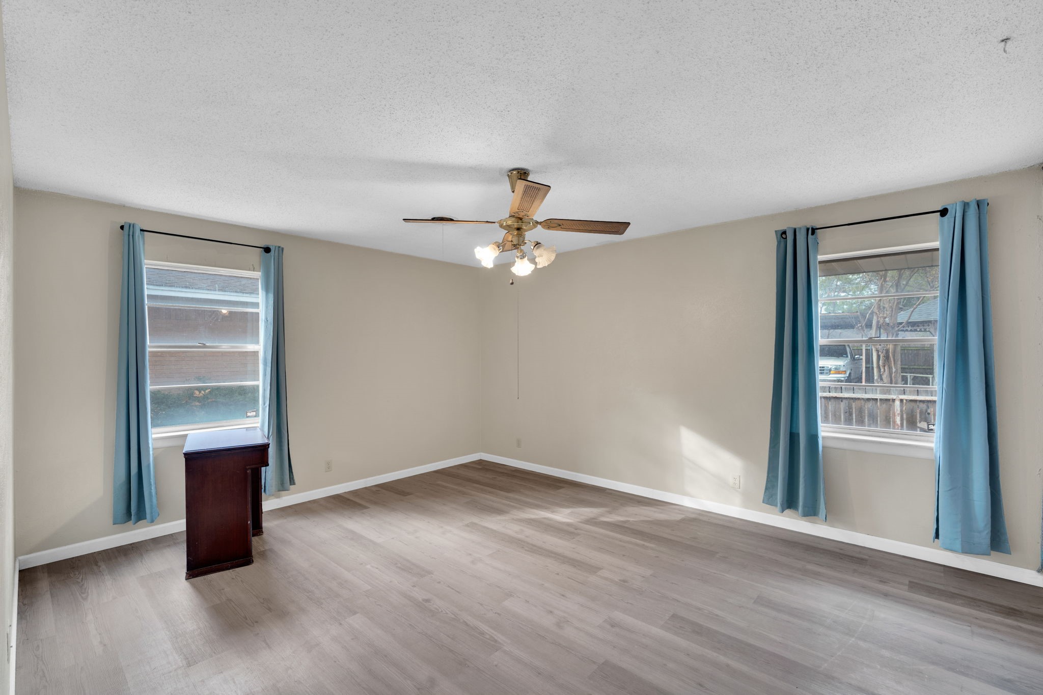 1320 Apache Street Arlington TX 76012