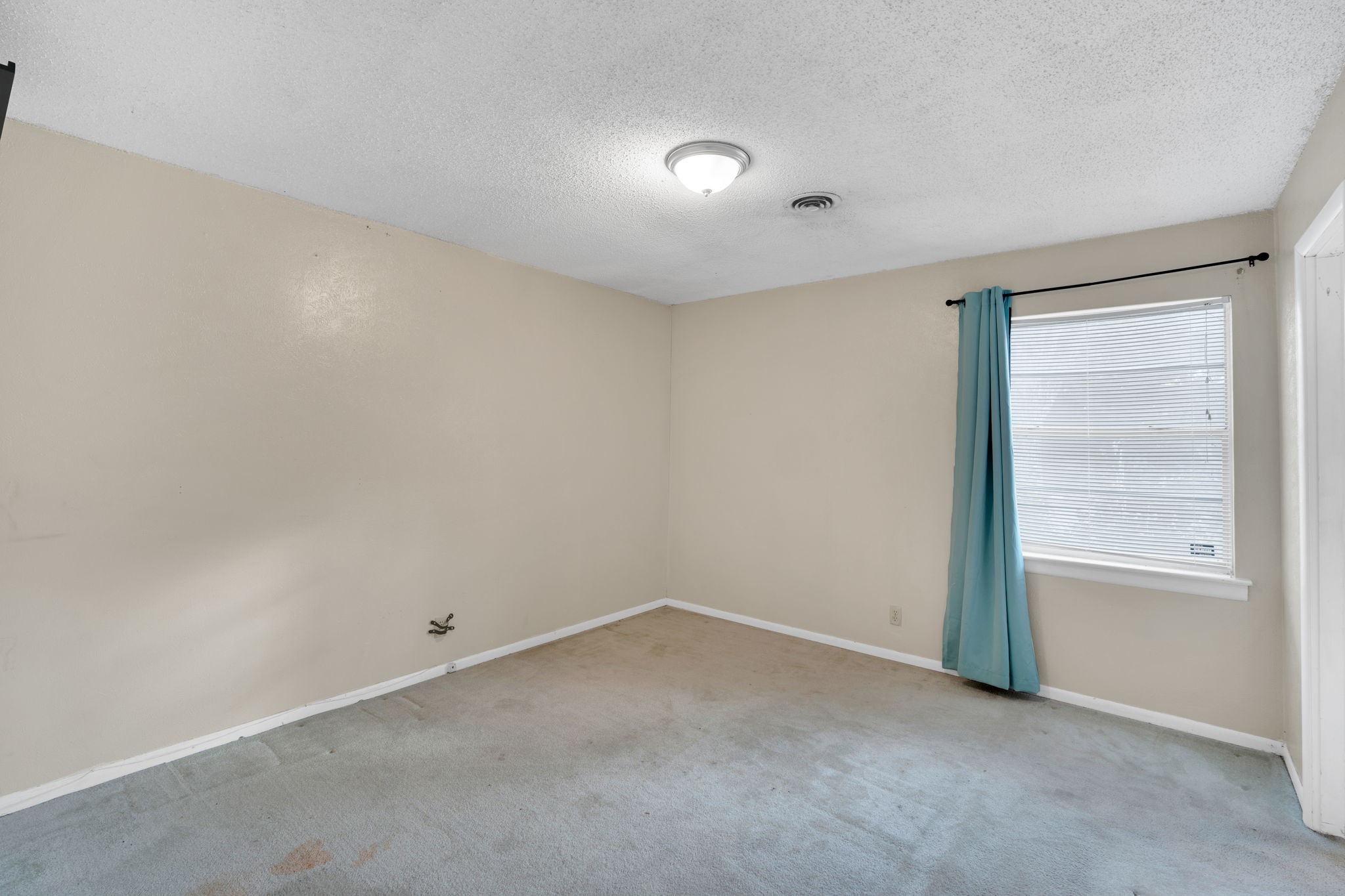 1320 Apache Street Arlington TX 76012