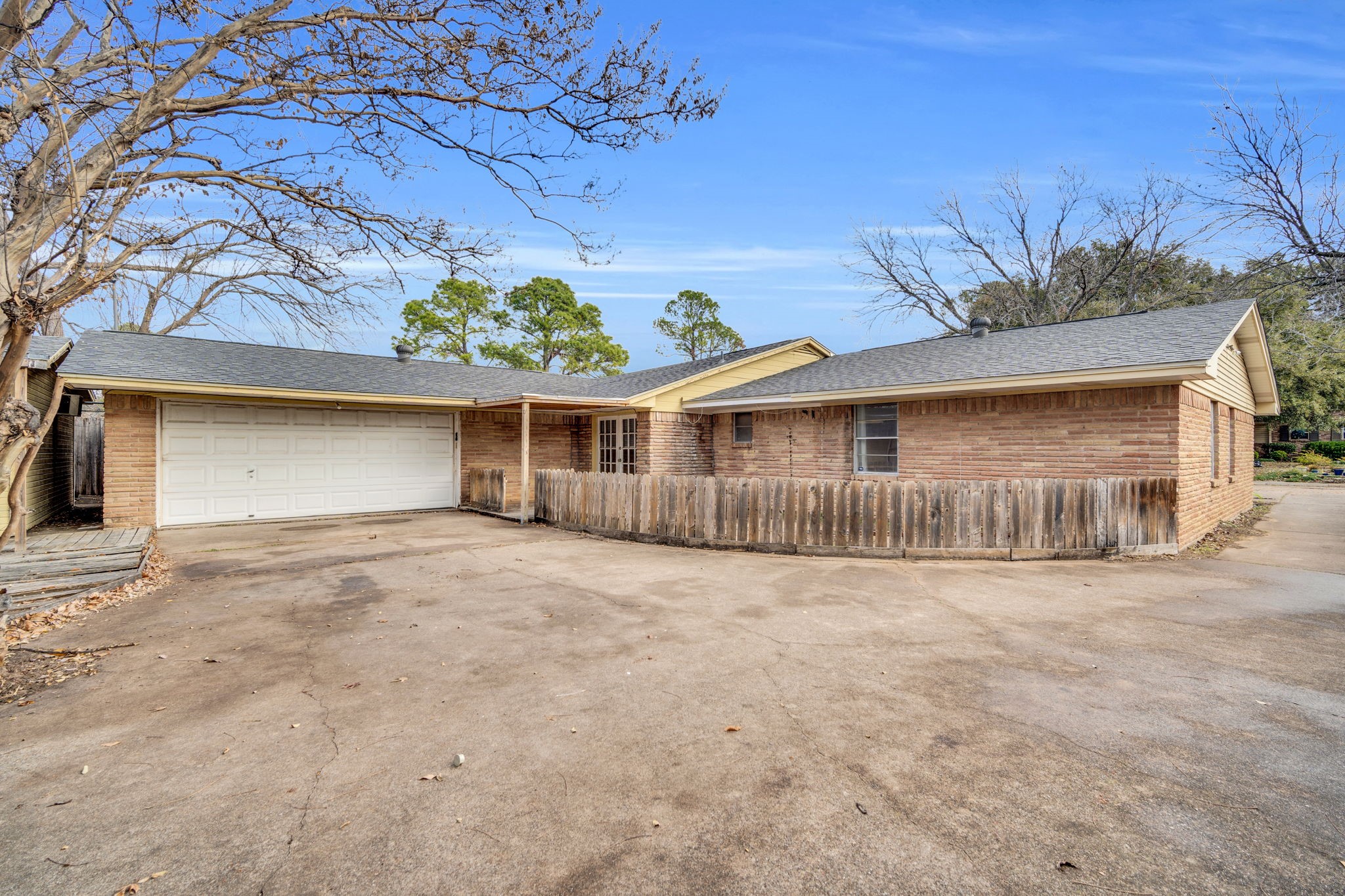 1320 Apache Street Arlington TX 76012