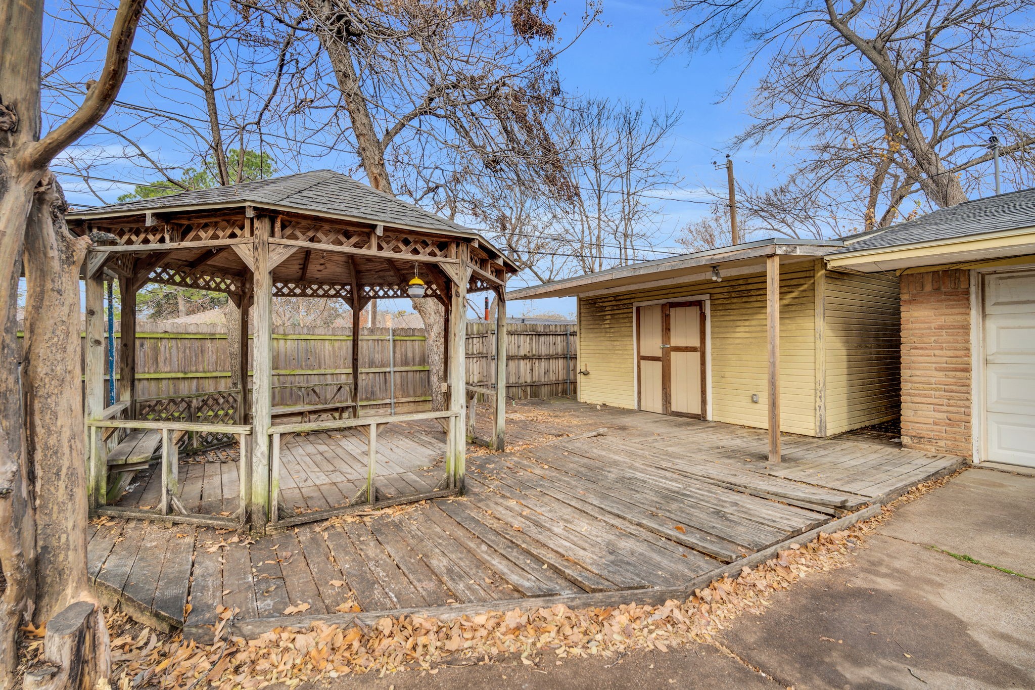 1320 Apache Street Arlington TX 76012
