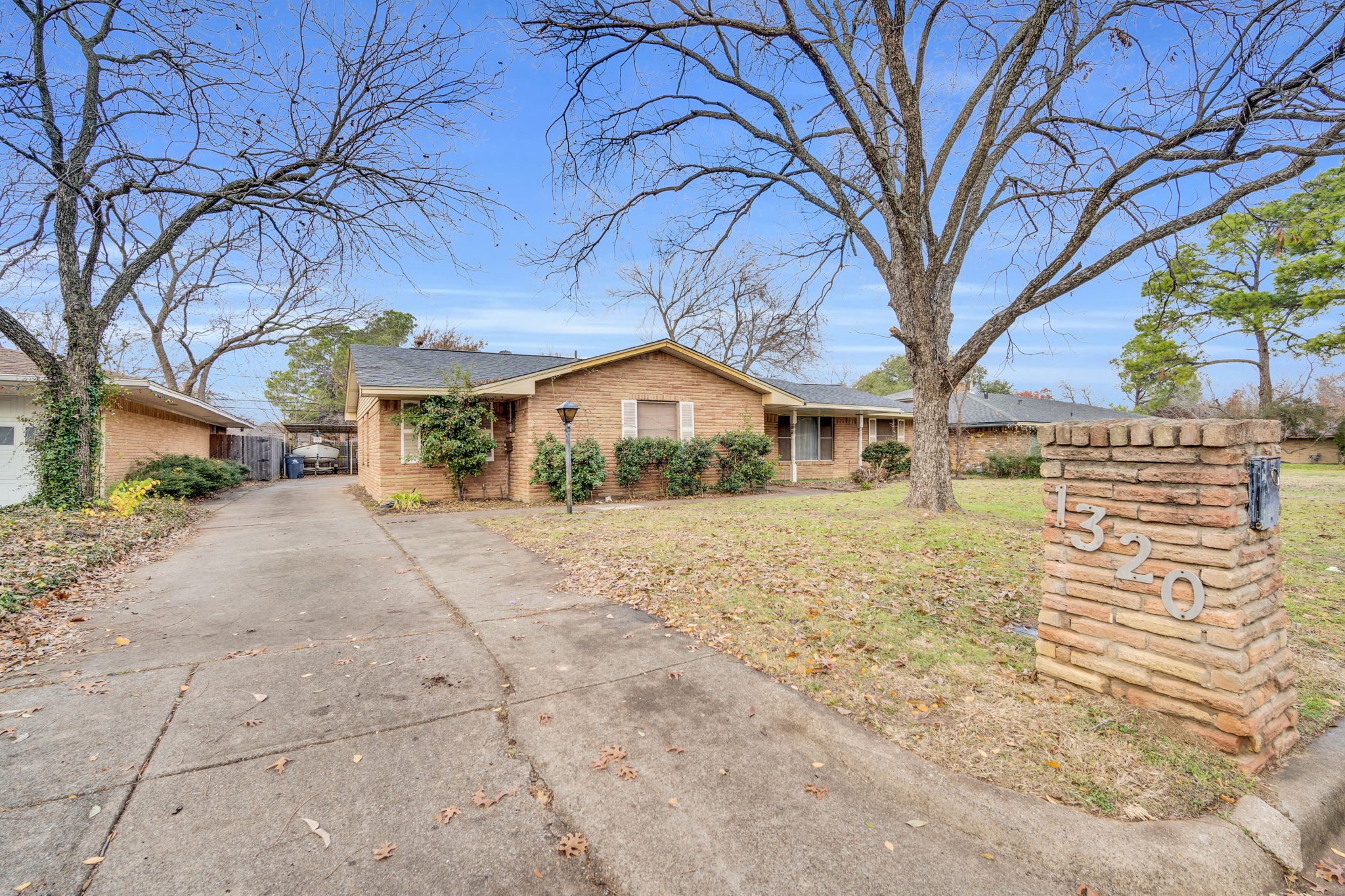 1320 Apache Street Arlington TX 76012
