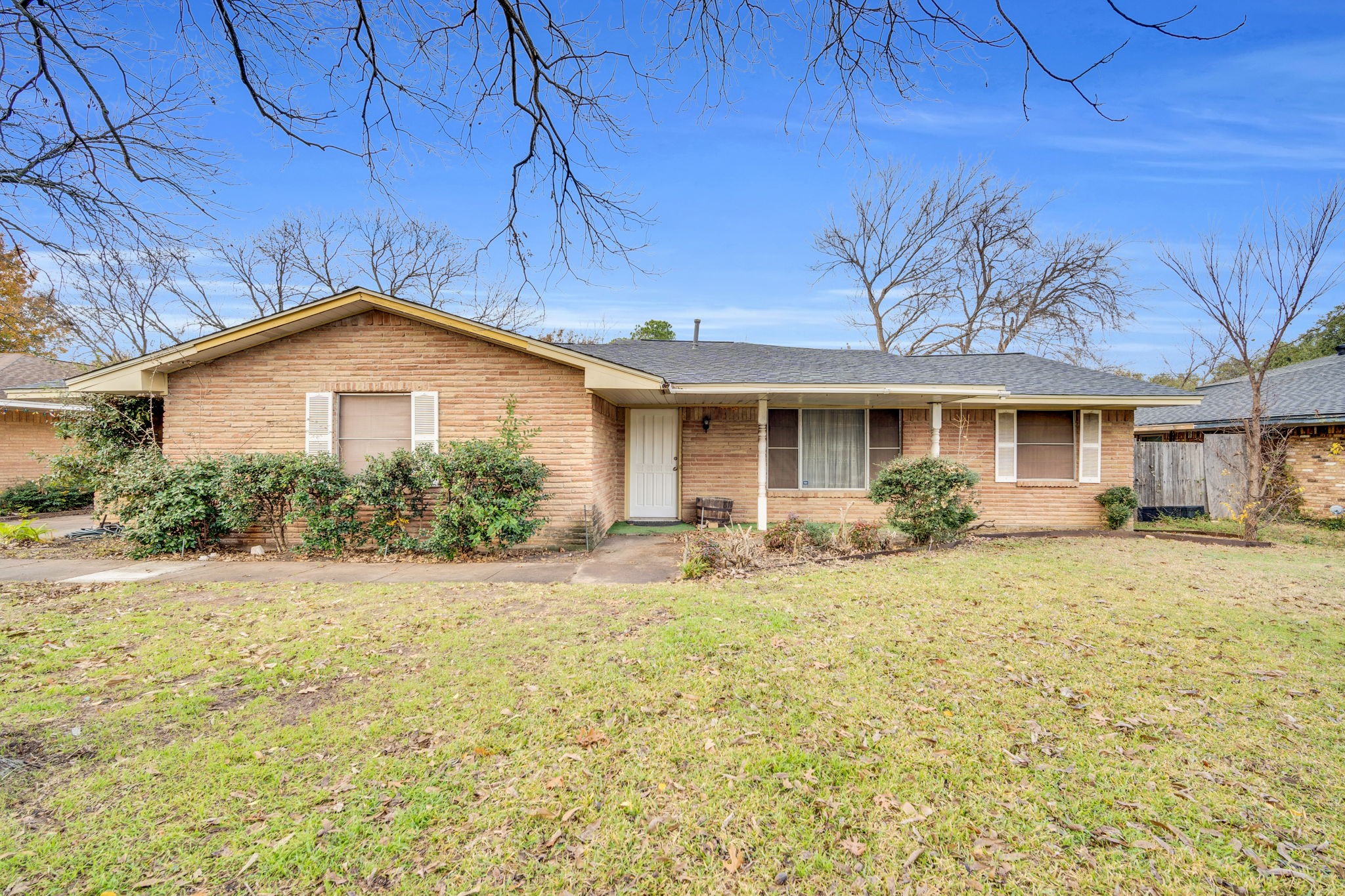 1320 Apache Street Arlington TX 76012