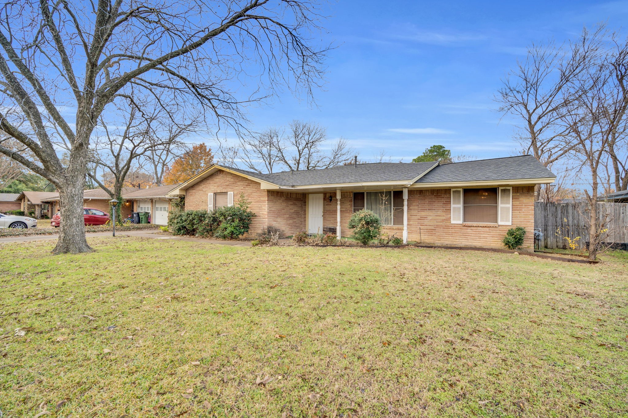 1320 Apache Street Arlington TX 76012