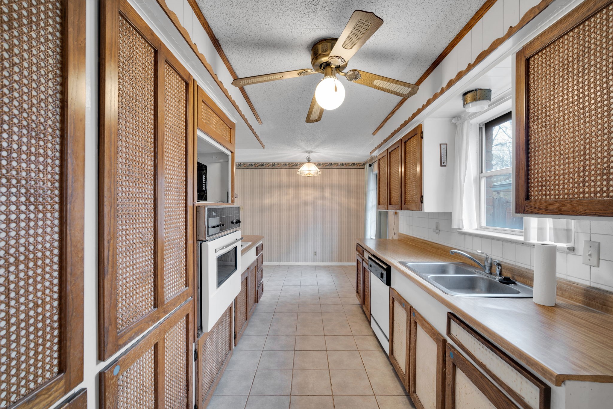 1320 Apache Street Arlington TX 76012