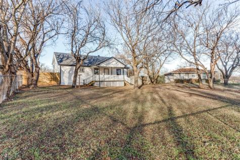 804 Lively Street Bowie TX 76230