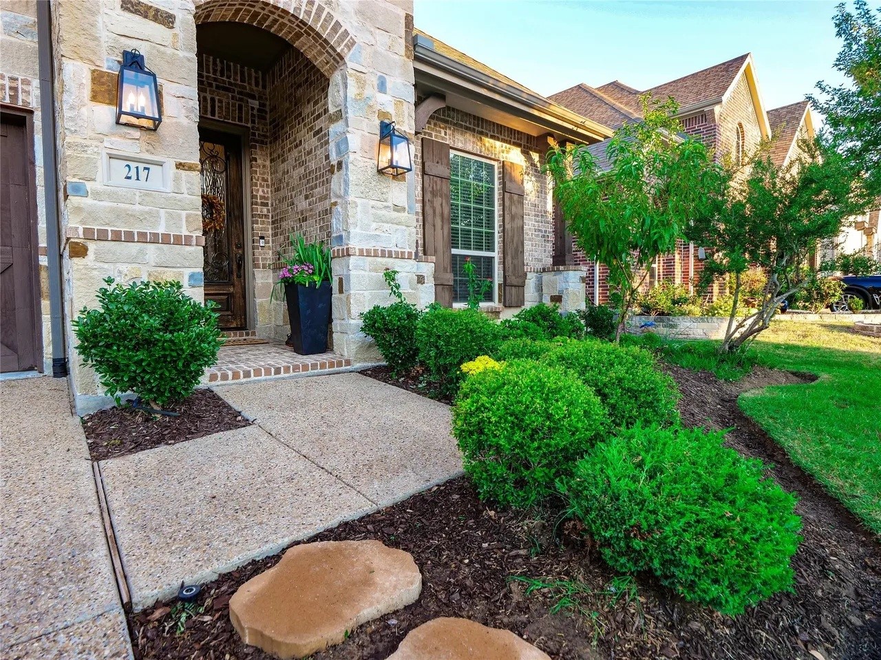 217 Warwick Boulevard Lewisville TX 75056