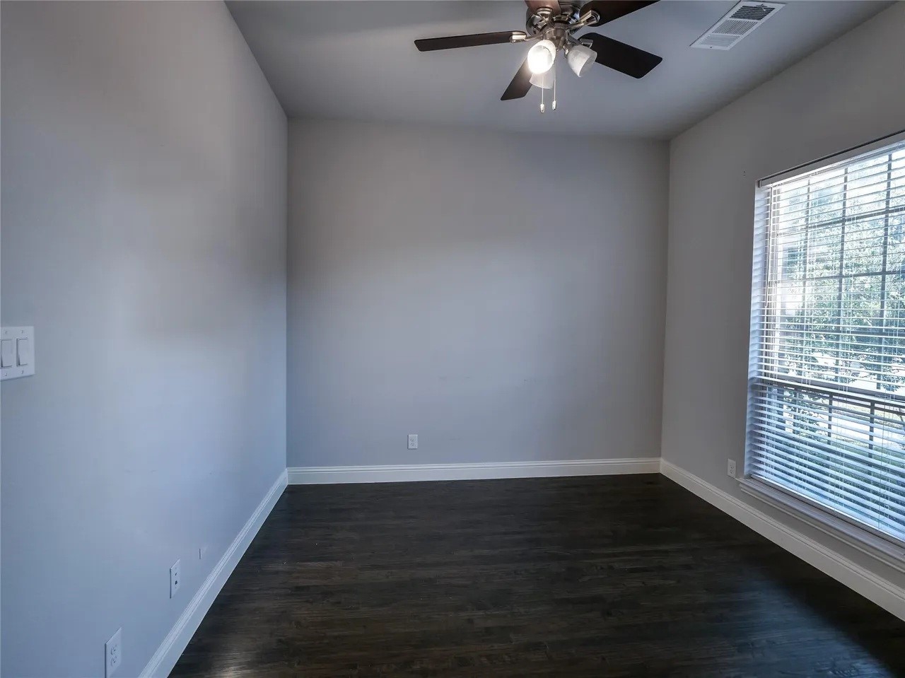 217 Warwick Boulevard Lewisville TX 75056