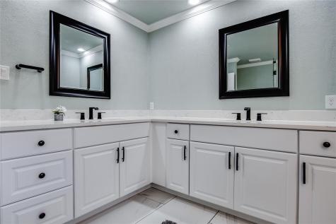 8966 Hialeah Circle S North Richland Hills TX 76182
