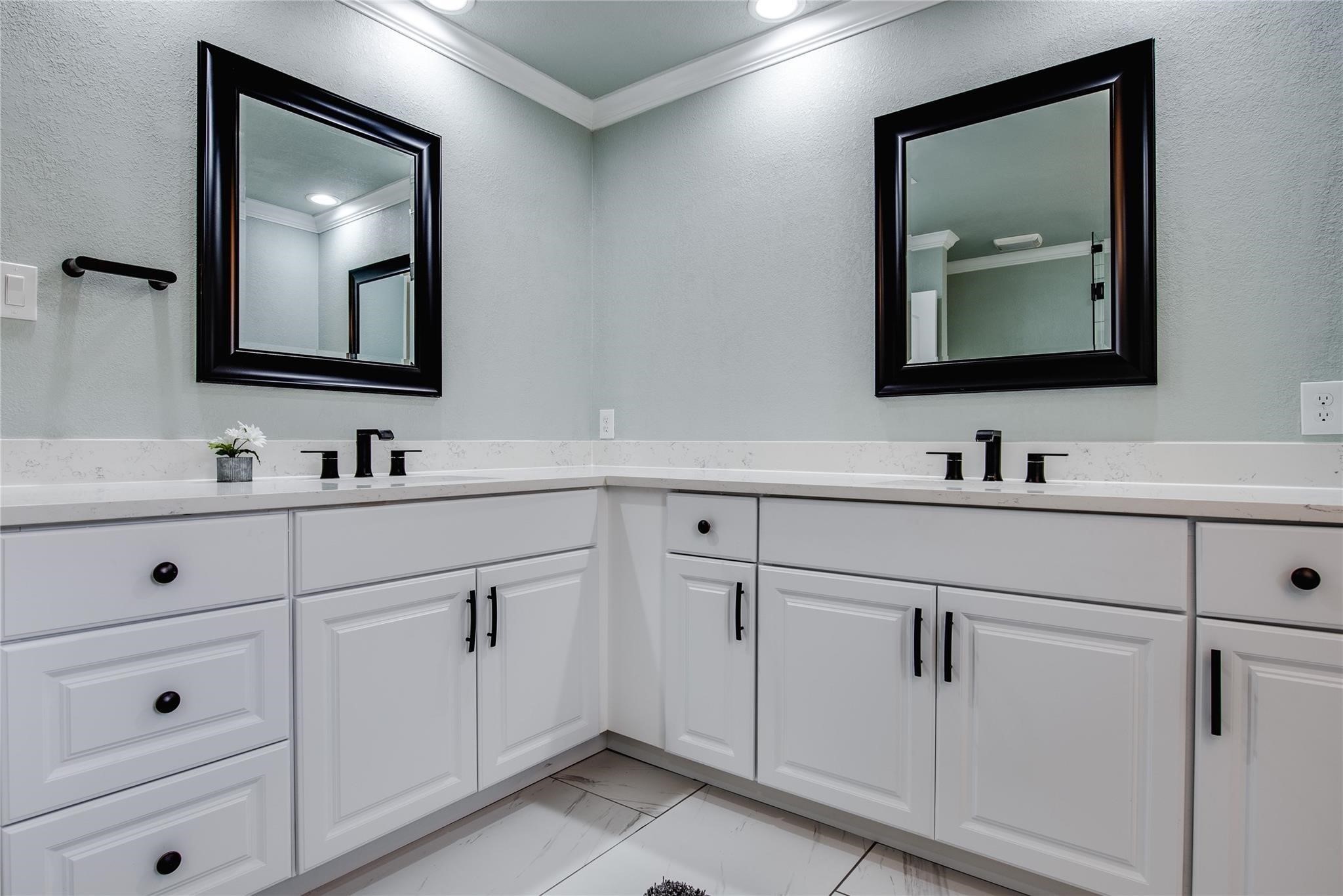 8966 Hialeah Circle S North Richland Hills TX 76182