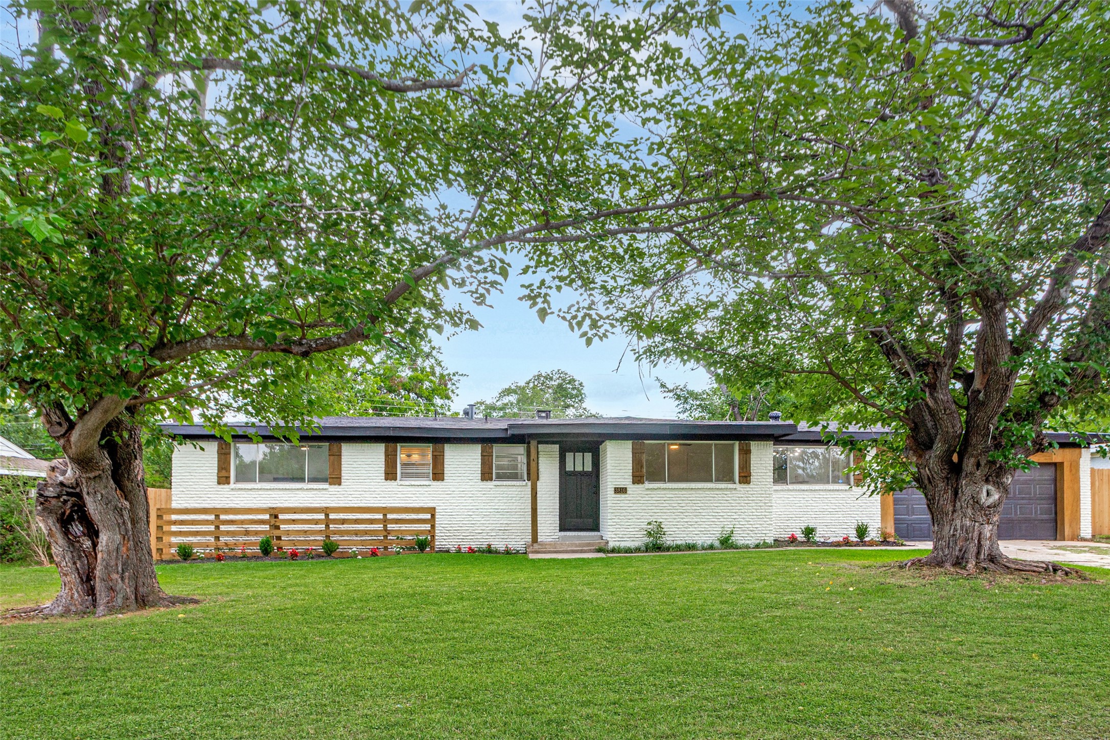 3816 Springbranch Drive Benbrook TX 76116