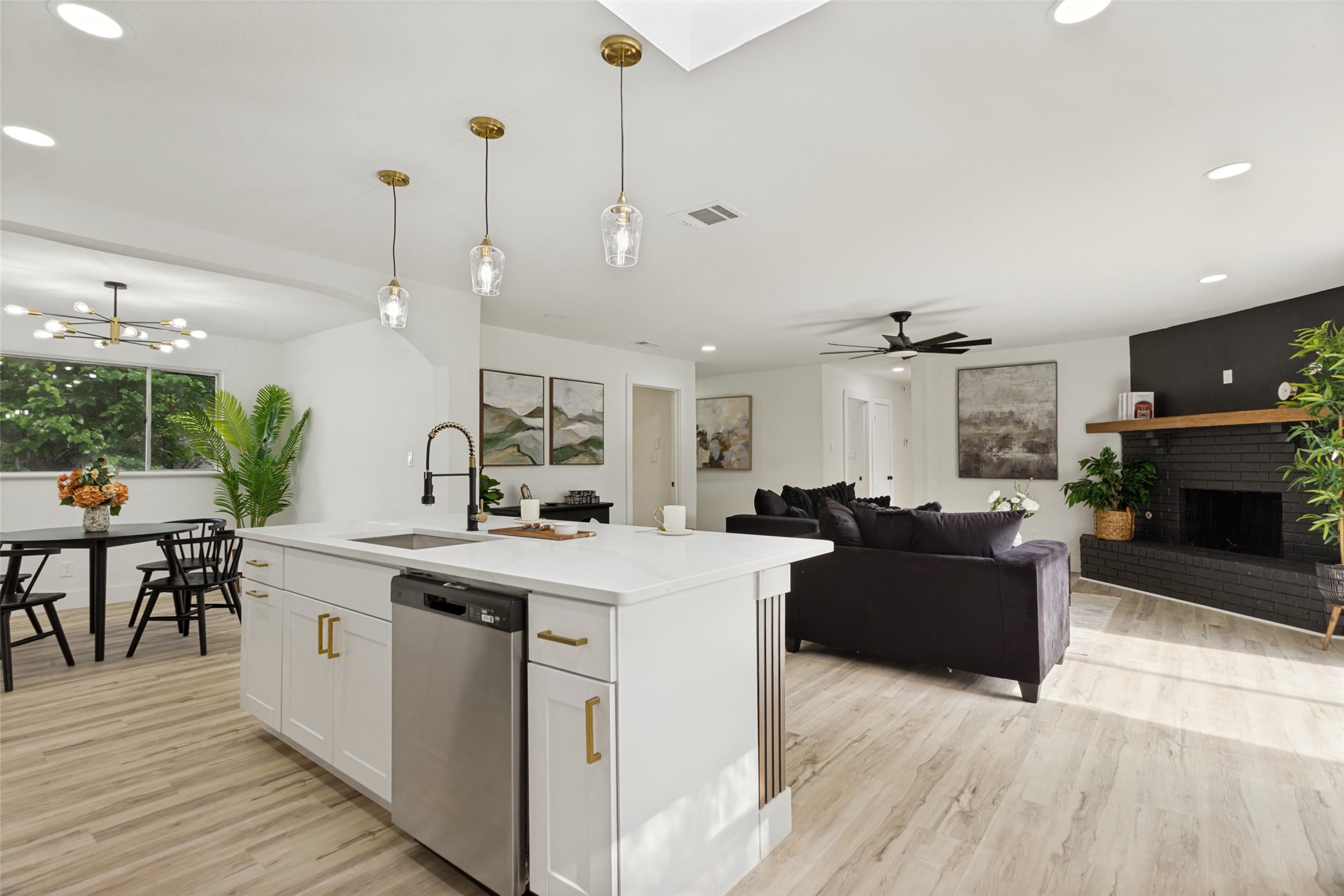 3816 Springbranch Drive Benbrook TX 76116