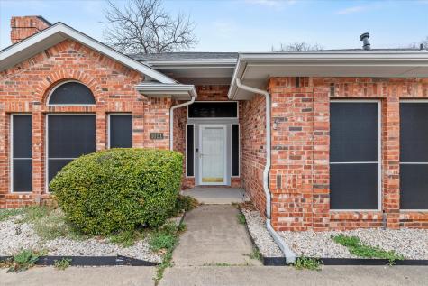 1021 Crestwood Court Desoto TX 75115