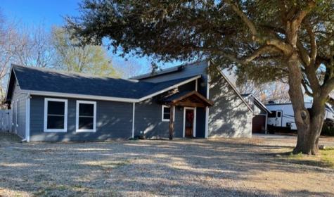 207 Texas Street Trenton TX 75490