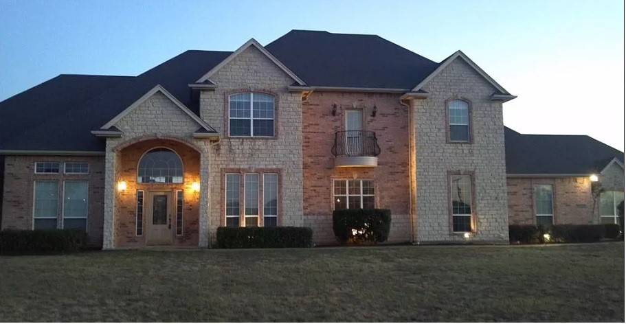 801 W Cleburne Road Crowley TX 76036