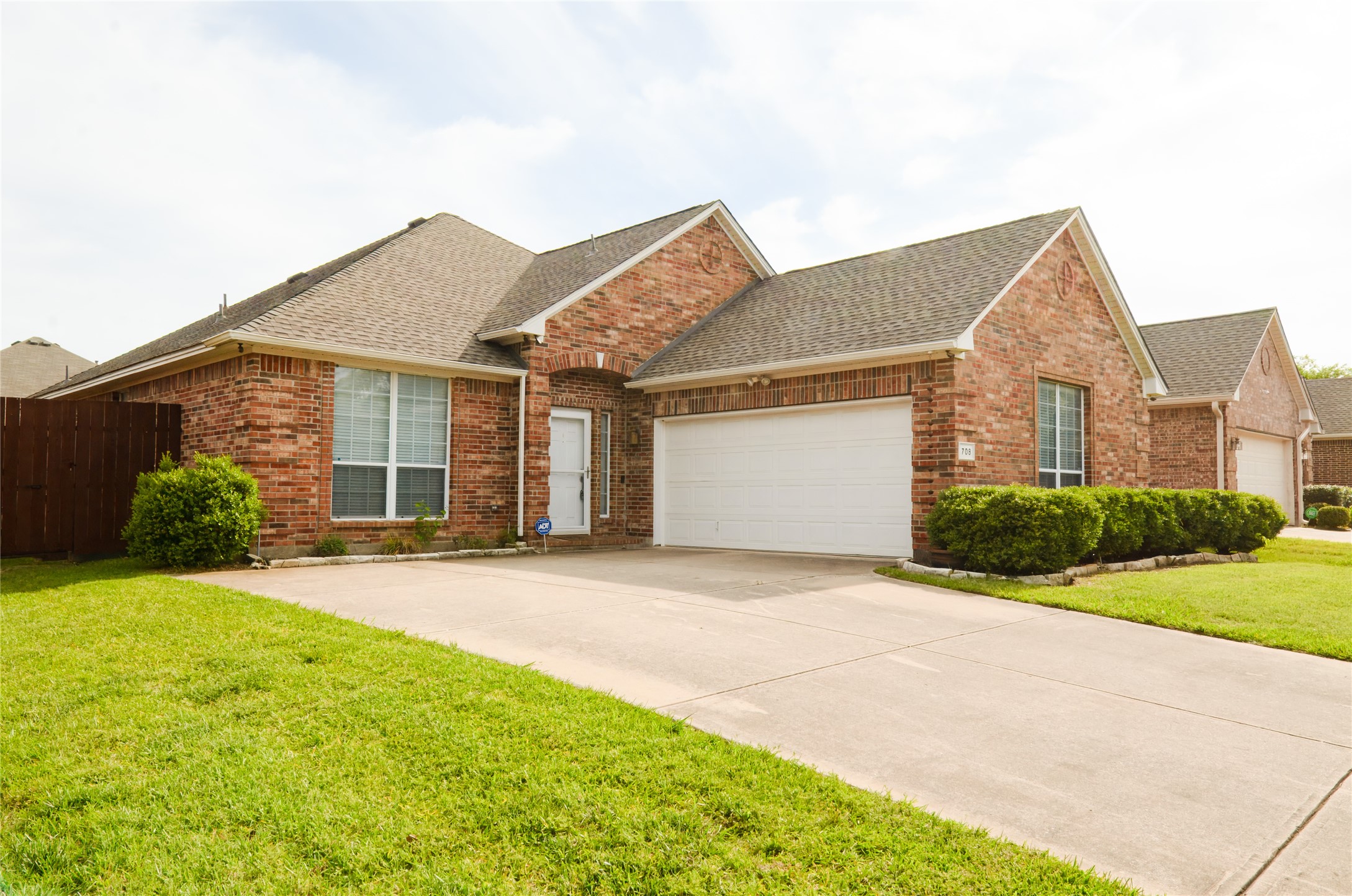 708 Flora Vista Court Arlington TX 76002