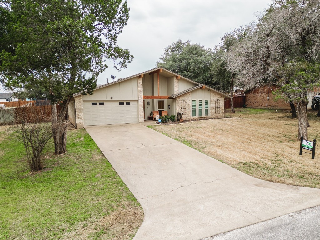 905 Woodview Drive Granbury TX 76048