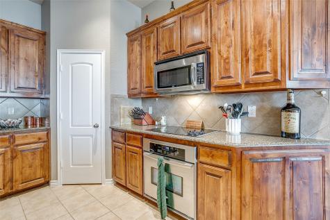 832 Peach Lane Burleson TX 76028